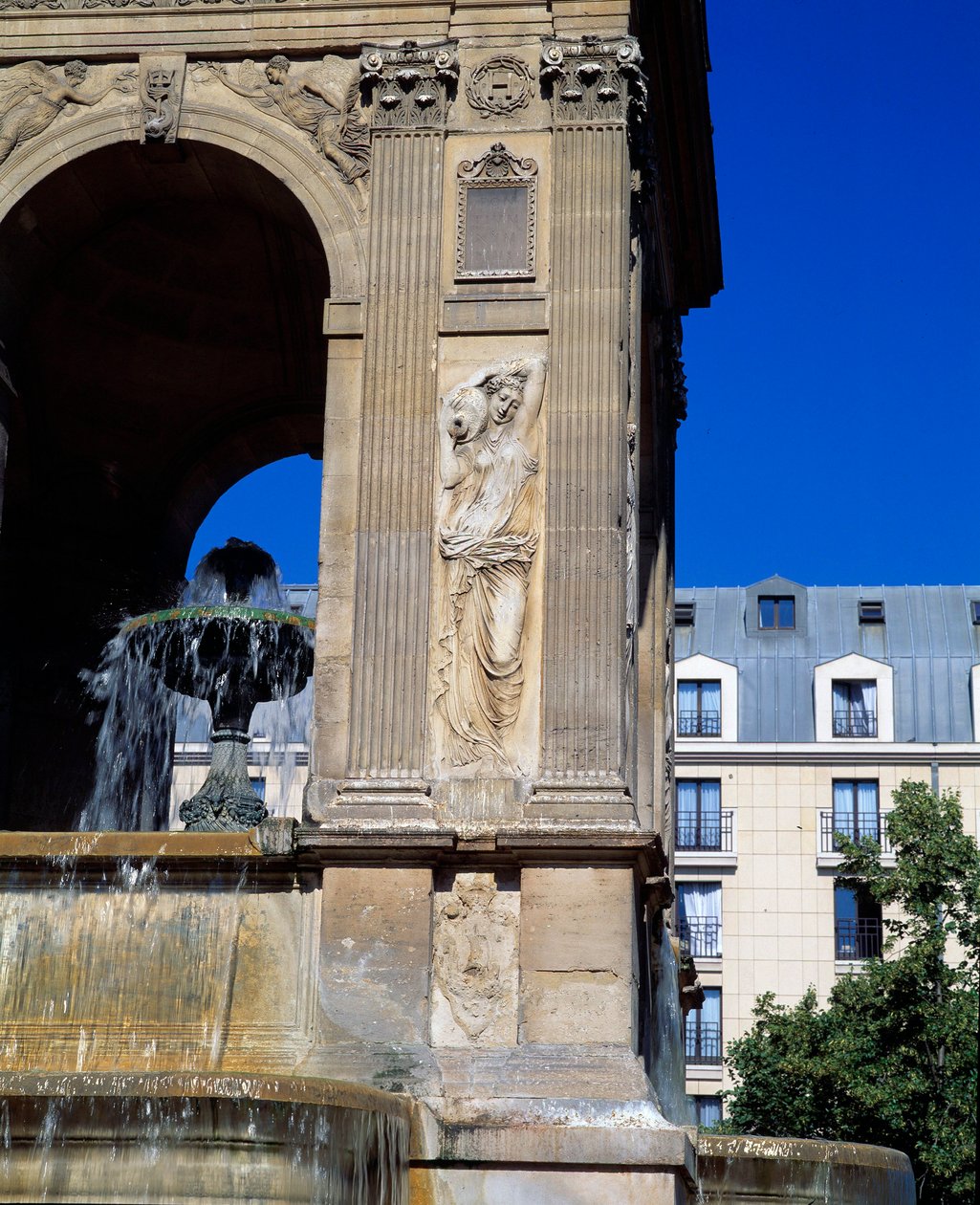 Építészet: a nimfákat ábrázoló Ártatlanok szökőkútjának részlete. Jean Goujon, Augustin Pajou és Pierre Lescot építészek tervezték. 1546-1549. Place Joachim du Bellay, Párizs. alkotó: Jean and Lescot Pierre Goujon