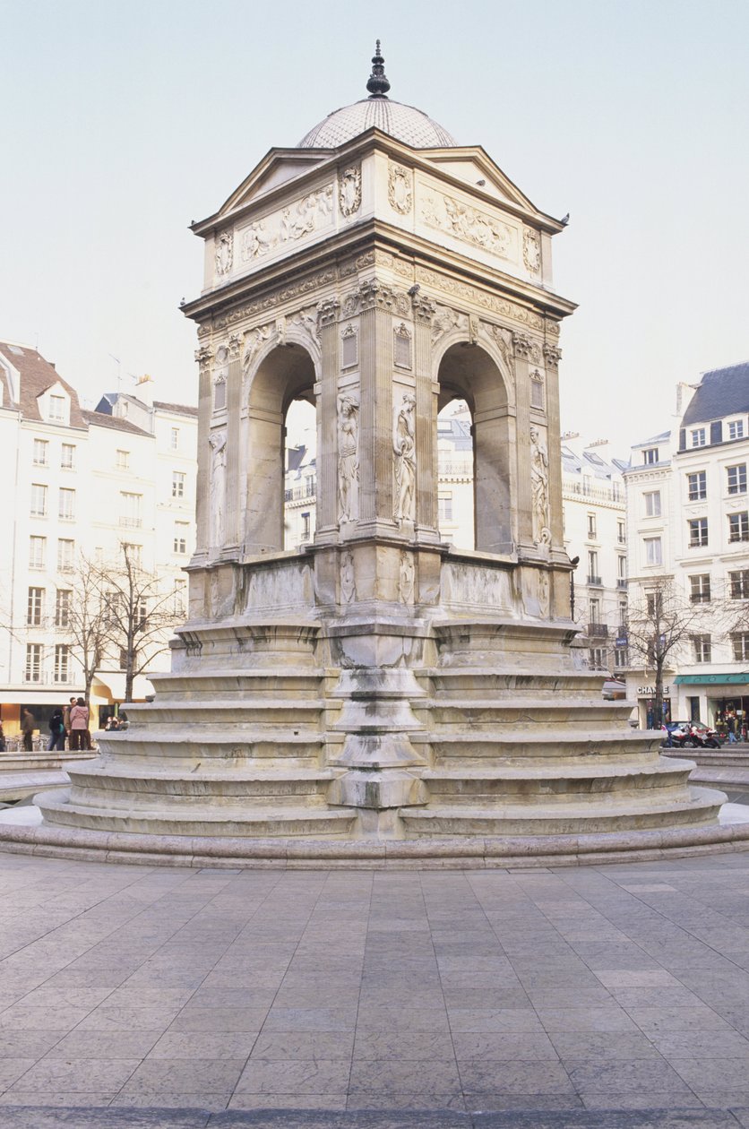 Franciaország, Párizs, Fontaine des Innocents, kő szökőkút lépésekkel. alkotó: Jean and Lescot Pierre Goujon