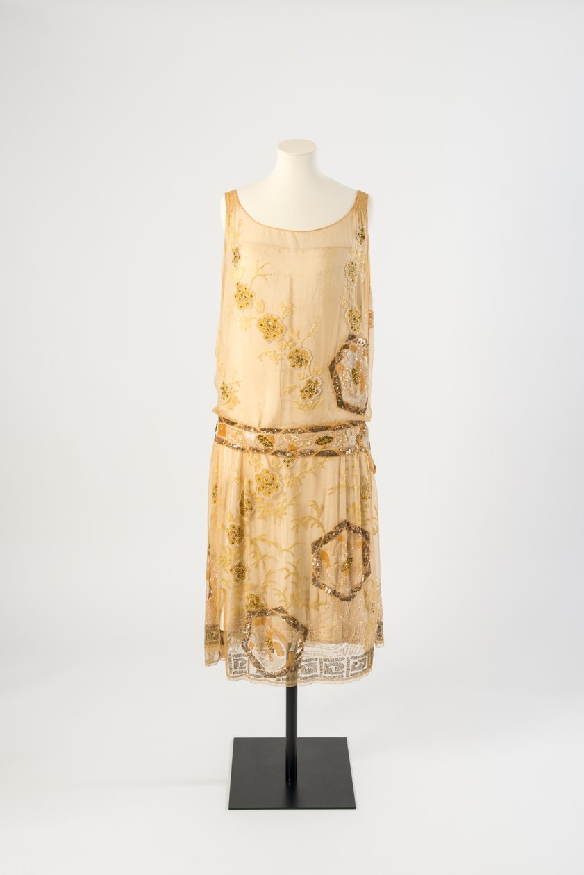 Sárga selyem sifon estélyi ruha sárga selyemmel, flitterekkel, gyöngyökkel és sárga briliánsokkal hímzett, 1926 körül (selyem sifon) alkotó: Jeanne Paquin