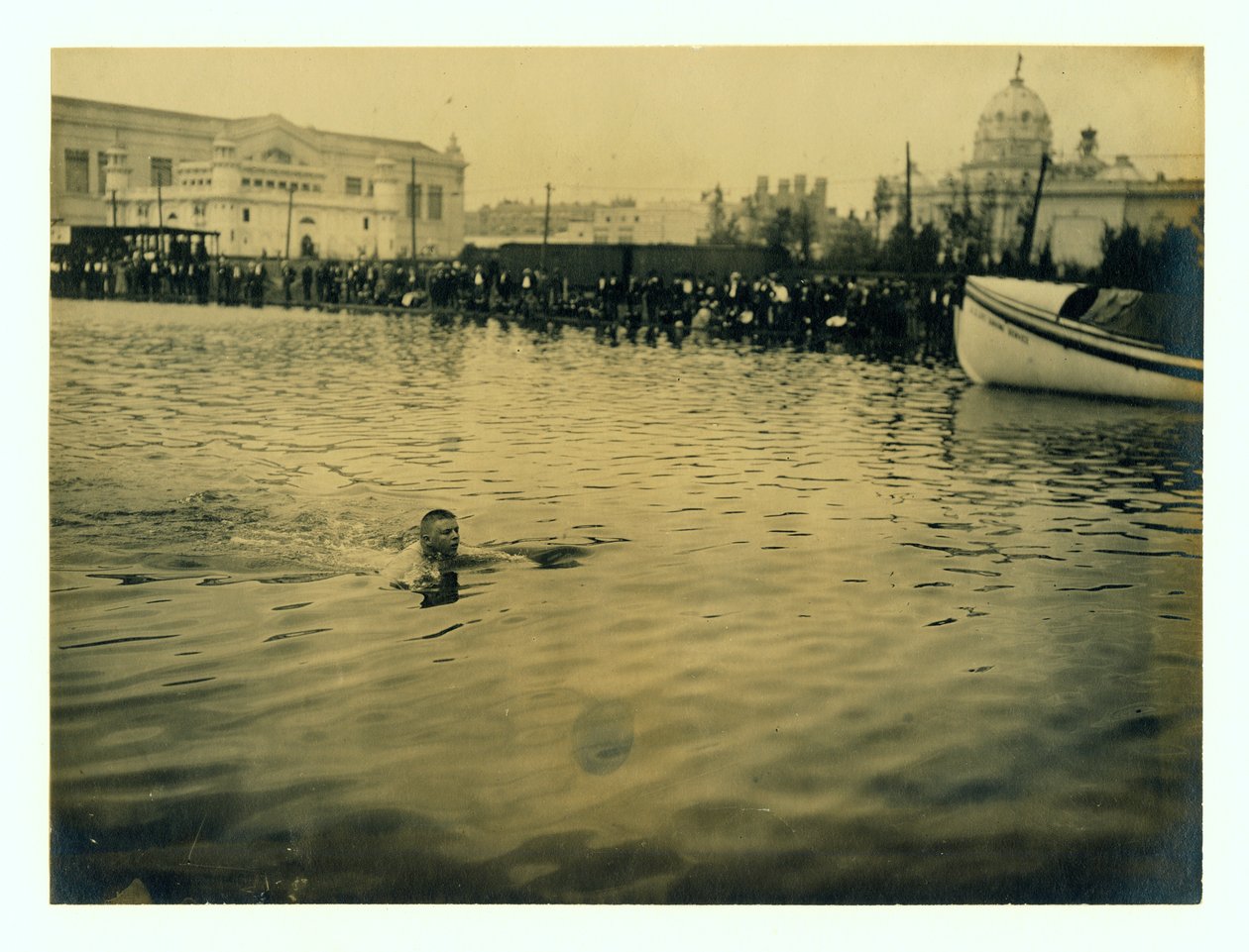 A német George Zahanus nyerte a negyedmérföldes mellütés olimpiai bajnokságot alkotó: Jessie Tarbox Beals