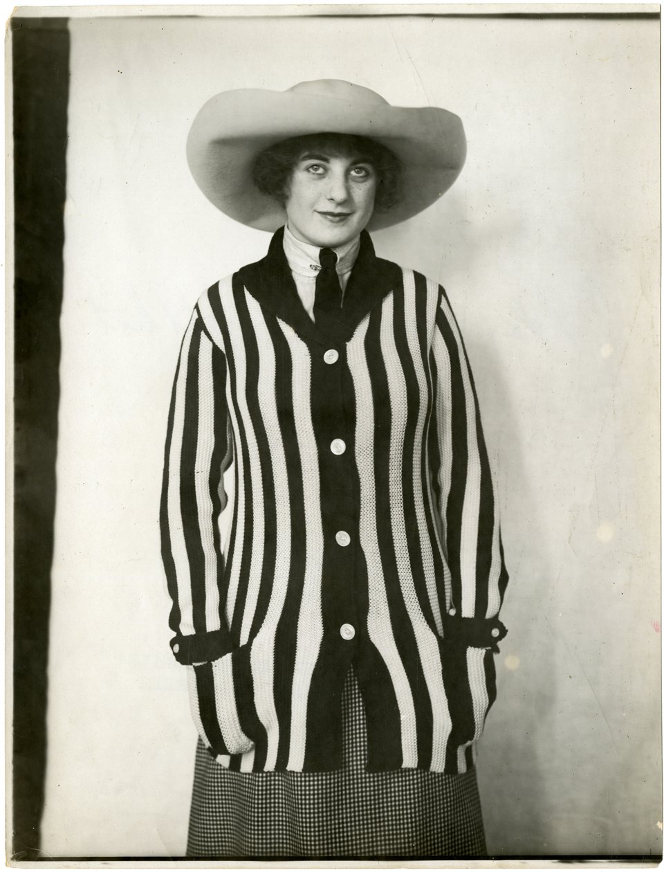 Blézer pulóver és filckalap, Forsythe, 1905-1918 körül (zselatin ezüst fotó) alkotó: Jessie Tarbox Beals