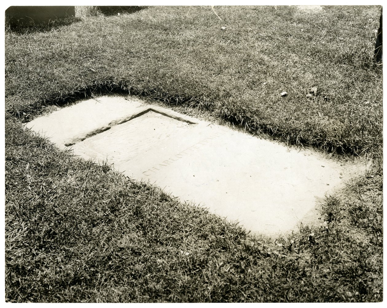 Charlotte Temple sírköve Trinity Churchyardban, New York, USA, 1905-25 körül (zselatin ezüst fotó) alkotó: Jessie Tarbox Beals