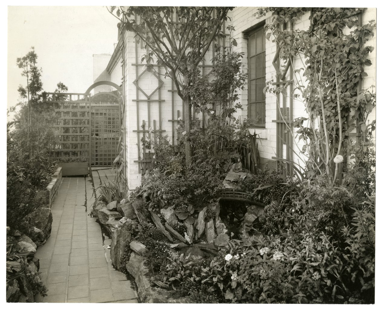 Regina Jais asszony kertje, 1936-37 körül (zselatin ezüst fotó) alkotó: Jessie Tarbox Beals