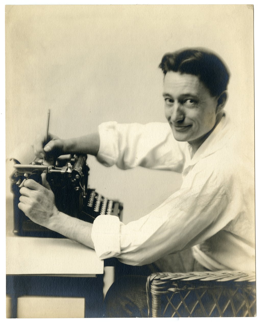 Henry Oyen az írógépnél, 1905-21 körül alkotó: Jessie Tarbox Beals