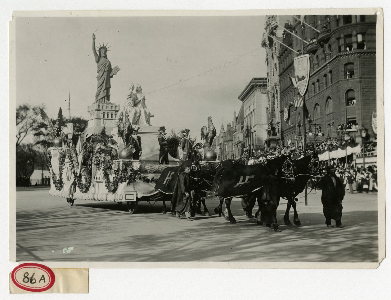 Történelmi felvonulás úszó 53. sz.: Szabadság-szobor alkotó: Jessie Tarbox Beals