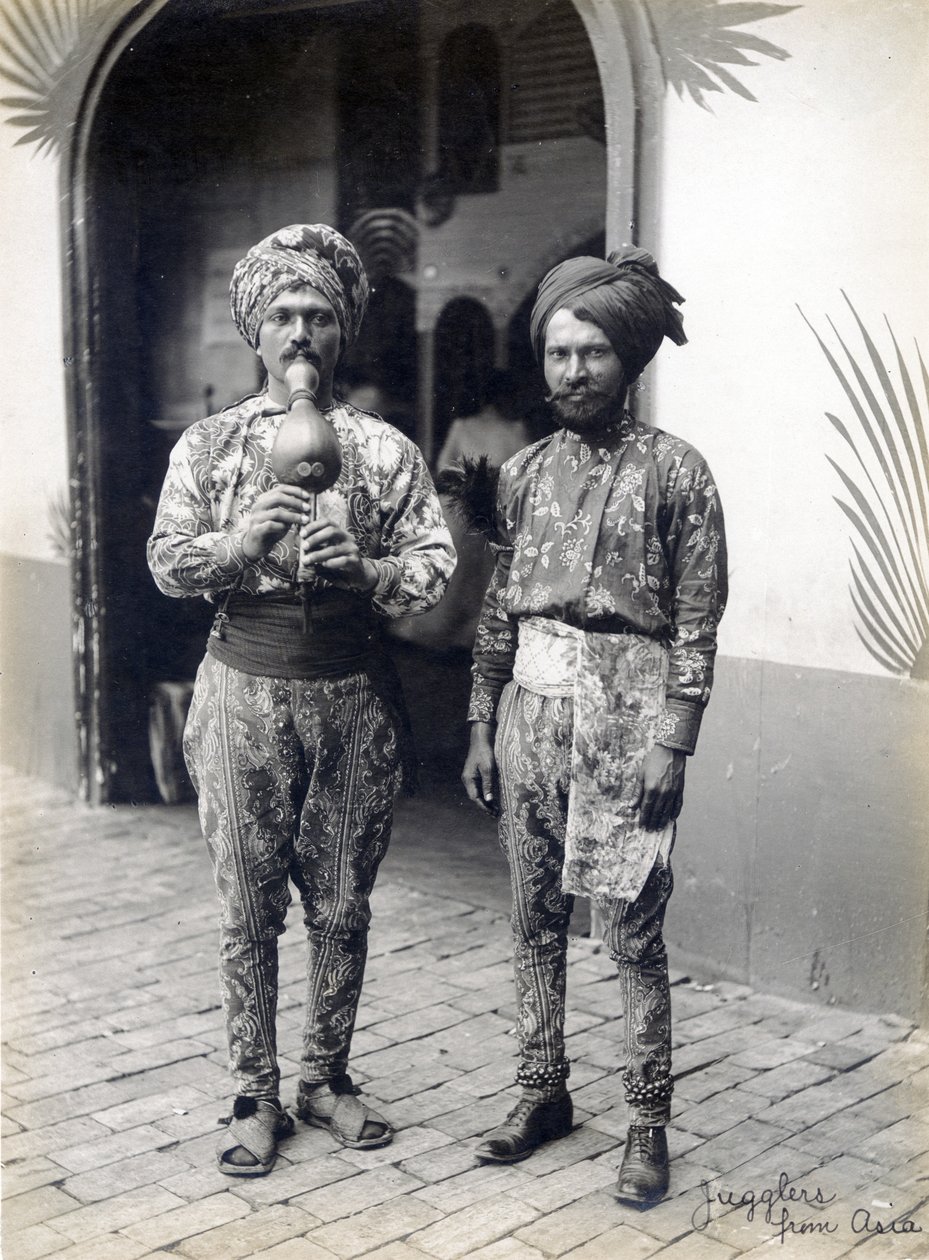 Zsonglőrök Ázsiából. (Fellépők a Pike titokzatos ázsiai részlegéből az 1904 -es világkiállításon) alkotó: Jessie Tarbox Beals