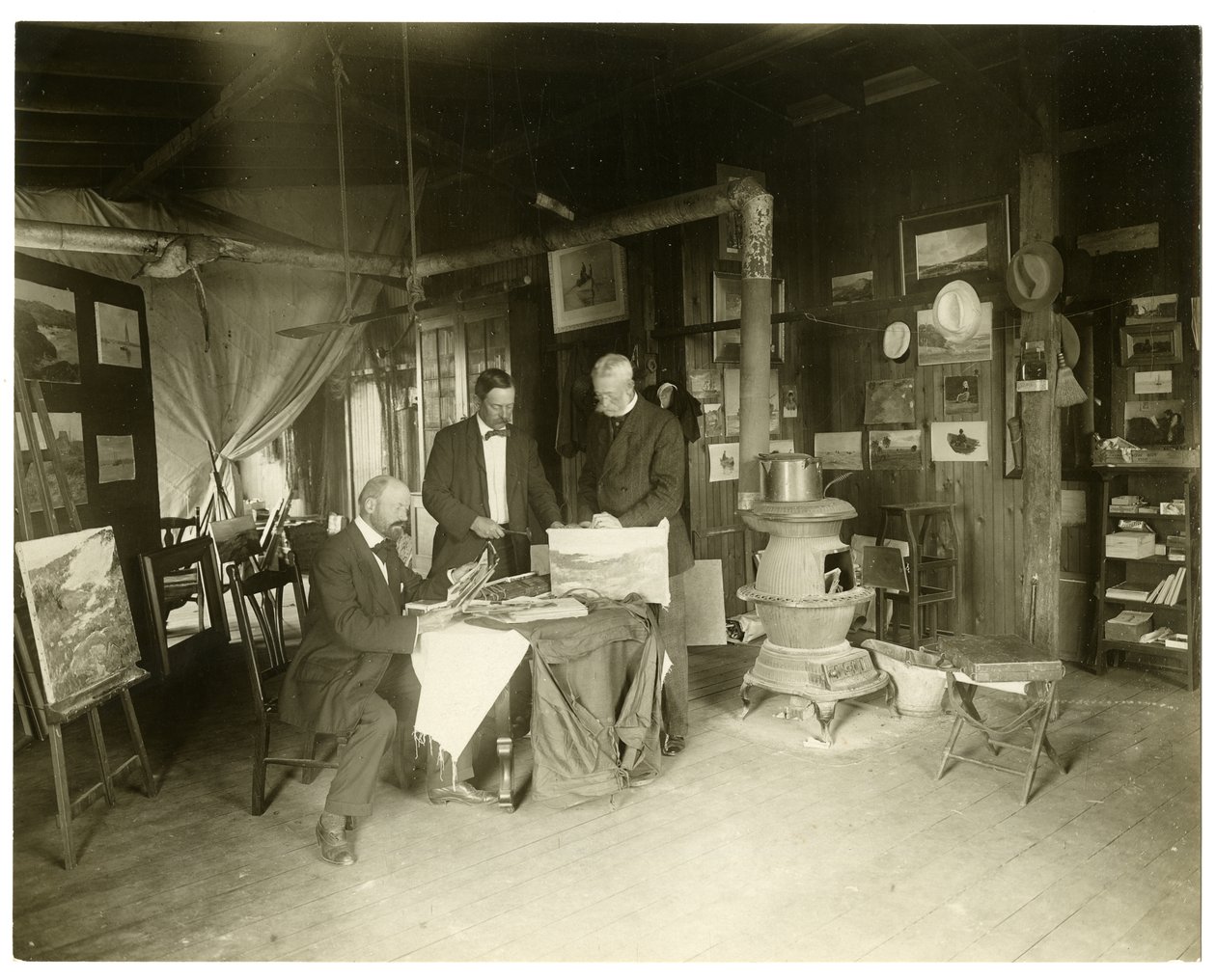 Balról jobbra: Cullen Yates – kitakarva – Walter Dean, 1905–1911 körül (zselatin ezüst fotó) alkotó: Jessie Tarbox Beals