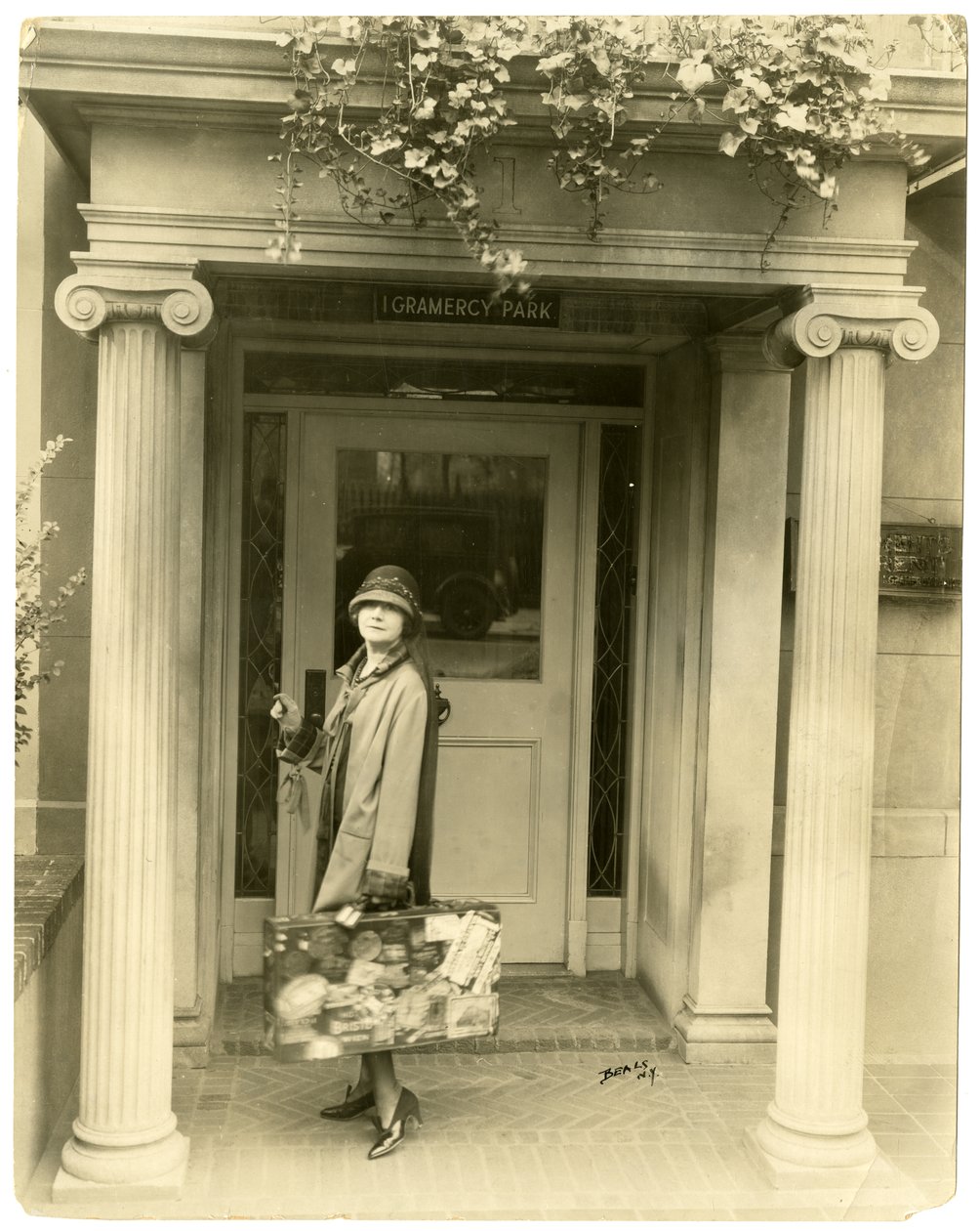 Mabel Herbert Urner, a Helen & Warren szerzője készen áll az európai utazásra, 1905-40 körül (zselatin ezüst fotó) alkotó: Jessie Tarbox Beals