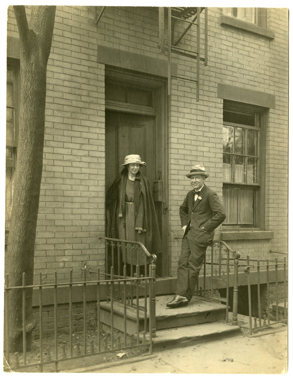 Mr Llewelyn Powys, író és felesége, 1905-40 körül (zselatinos ezüst fotó) alkotó: Jessie Tarbox Beals