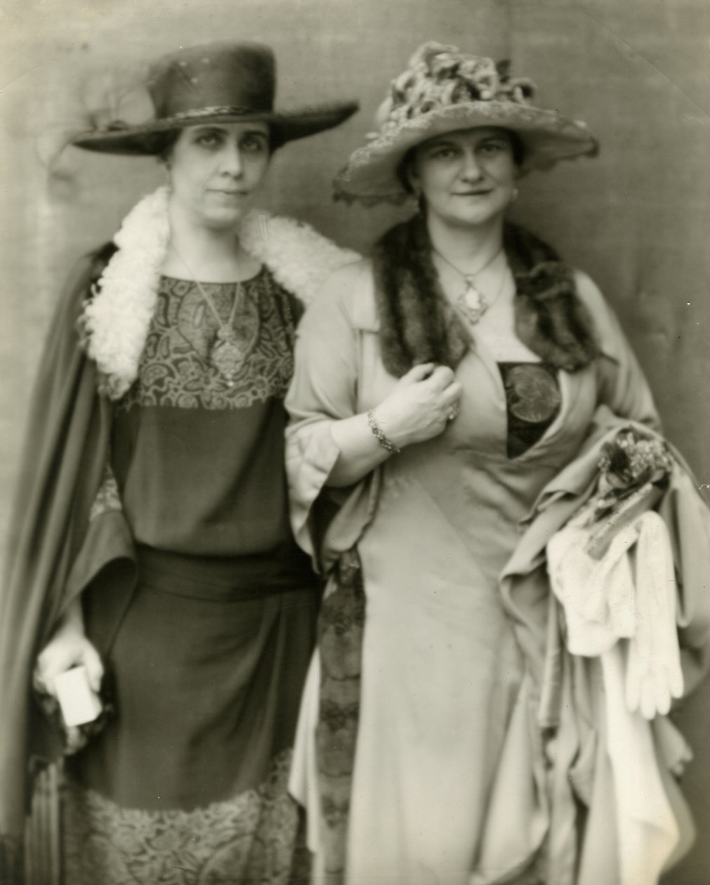 Mrs Coolidge és barátja, Frances Parkinson Keyes, 1924 alkotó: Jessie Tarbox Beals
