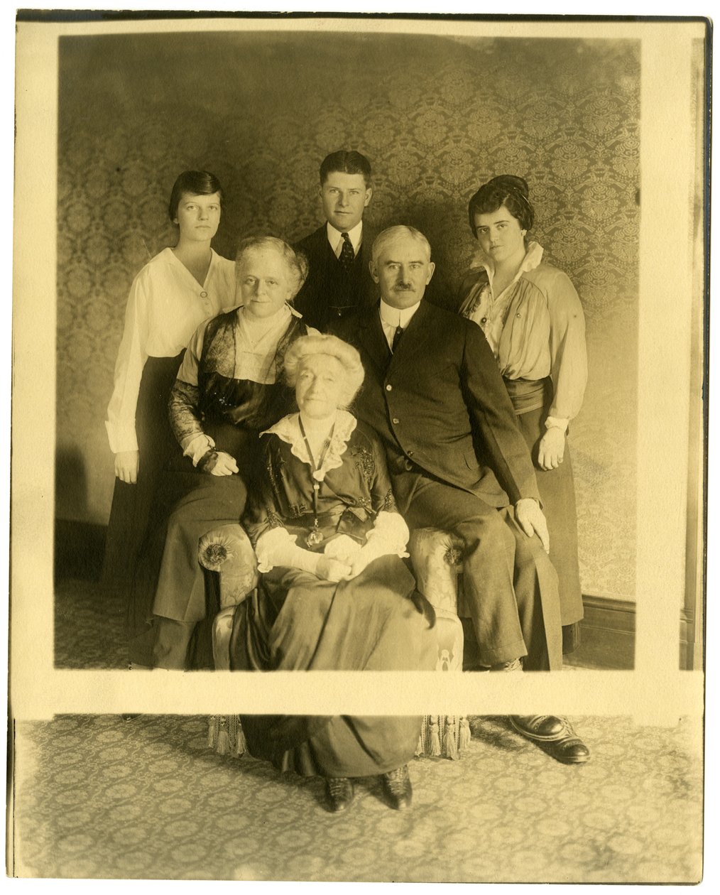 Az idős hölgy Mrs. Lyman James, Marshall Field nővére, 1905-28 körül (zselatin ezüst fotó) alkotó: Jessie Tarbox Beals