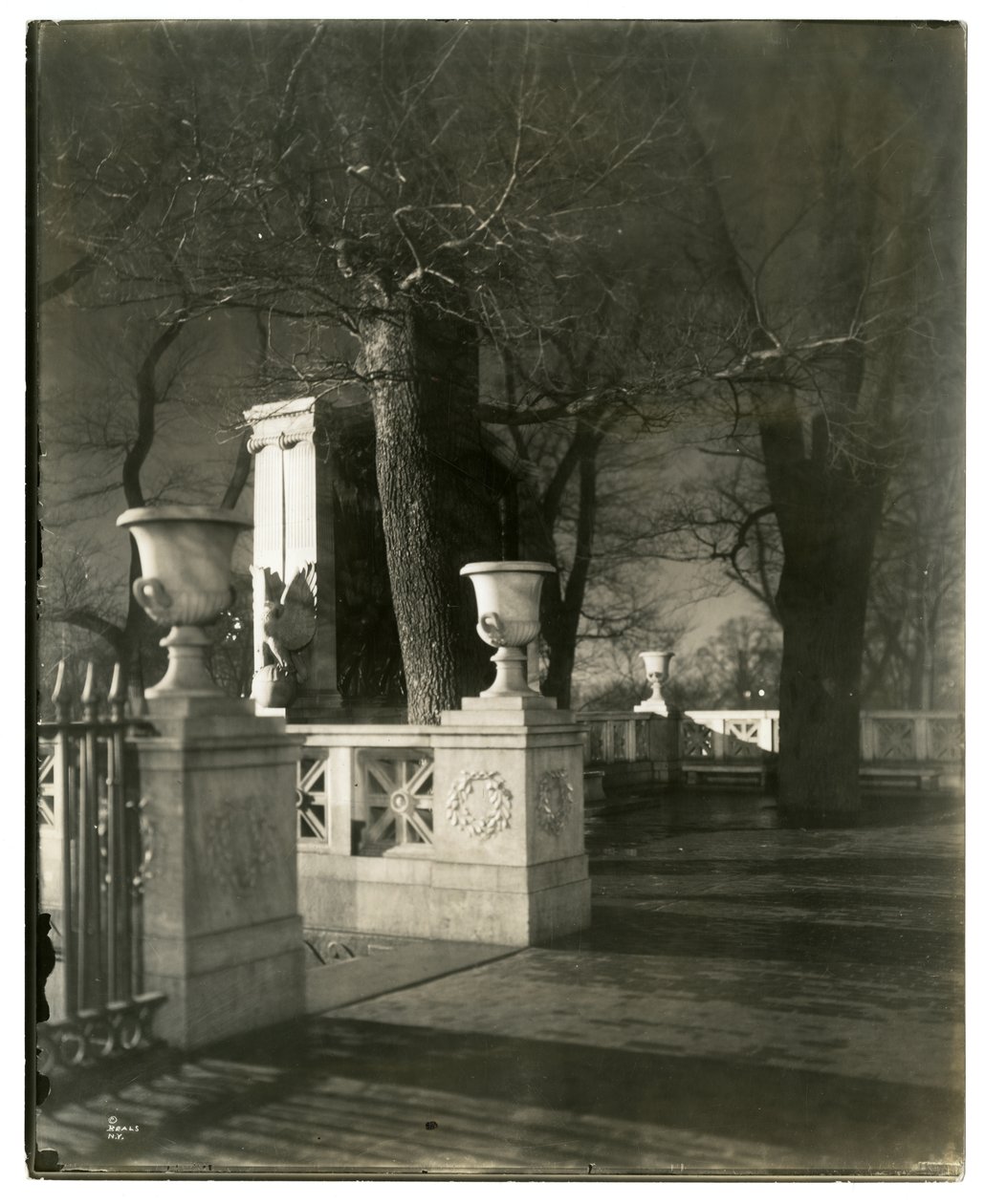 Shaw Memorial éjjel, Boston, Mass, USA, 1902-1910 körül (zselatin ezüst fotó) alkotó: Jessie Tarbox Beals