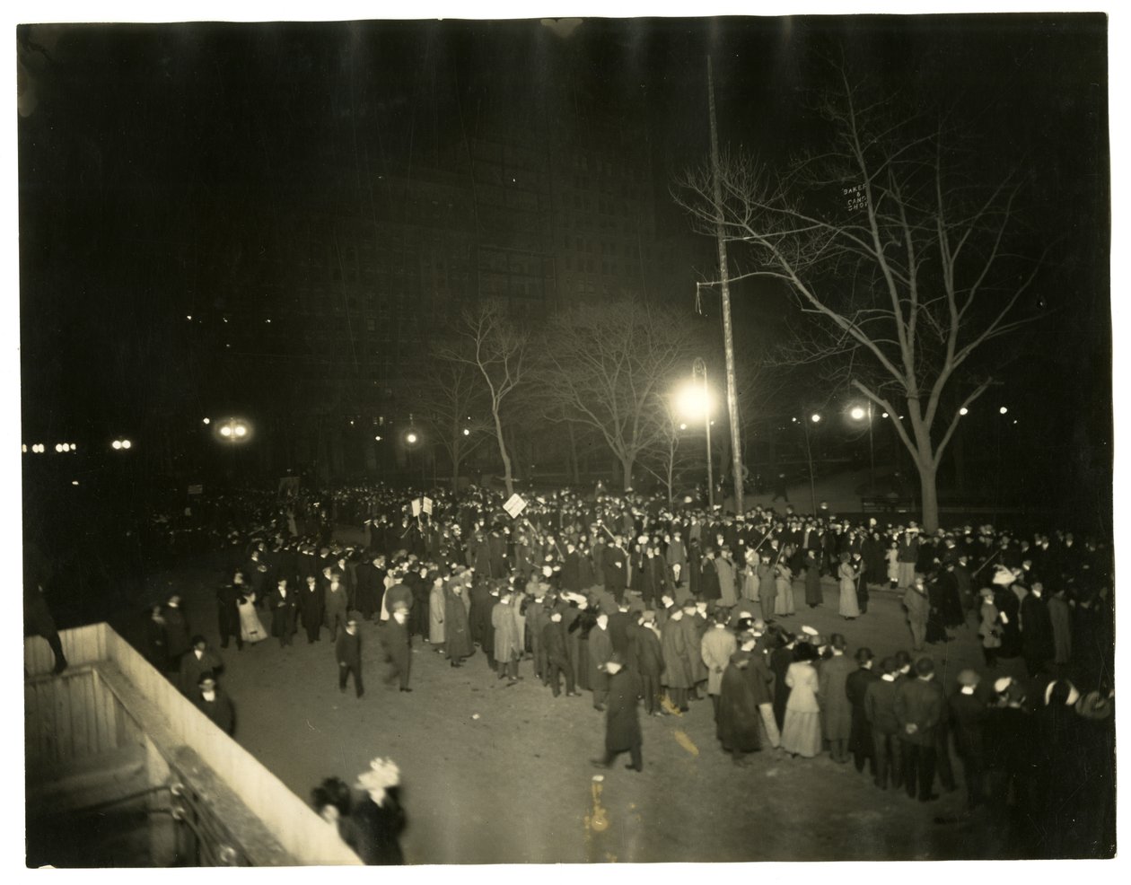 Suffrage Parade, Greenwich Village, New York, USA, 1915-1918 körül (zselatin ezüst fotó) alkotó: Jessie Tarbox Beals