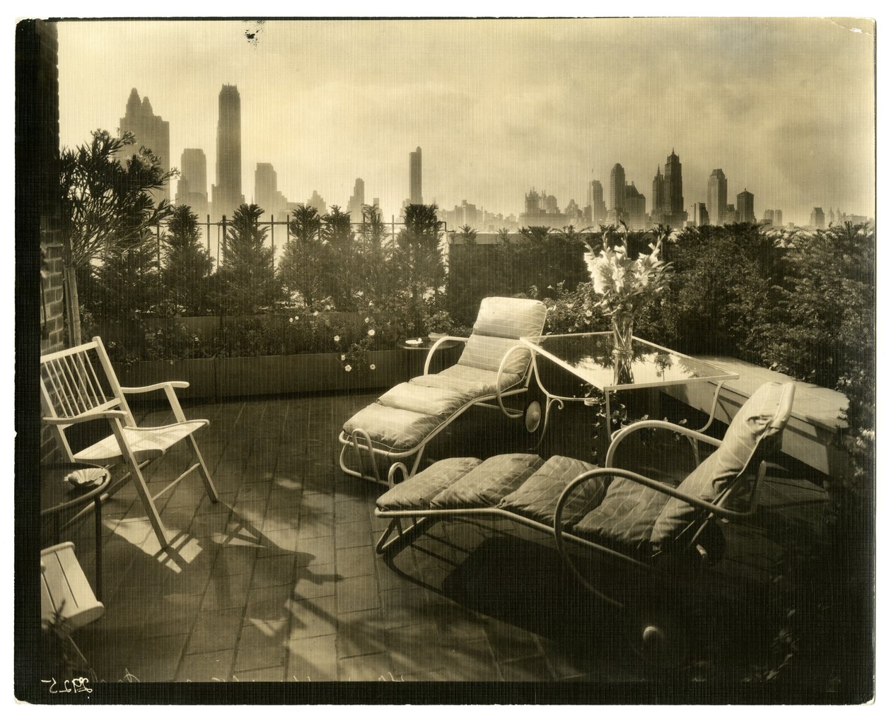 Mrs. Alice Woodward Rhinehardt terasza, 400 E 52 St, 1936-37 körül (zselatin ezüst fotó) alkotó: Jessie Tarbox Beals