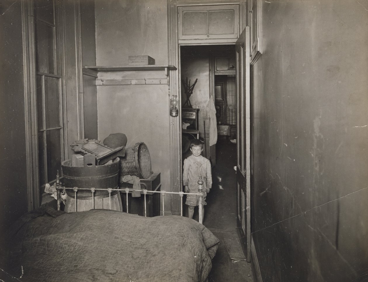 Untitled (Fiú a hálószobában), c. 1910 (zselatin ezüst nyomat) alkotó: Jessie Tarbox Beals