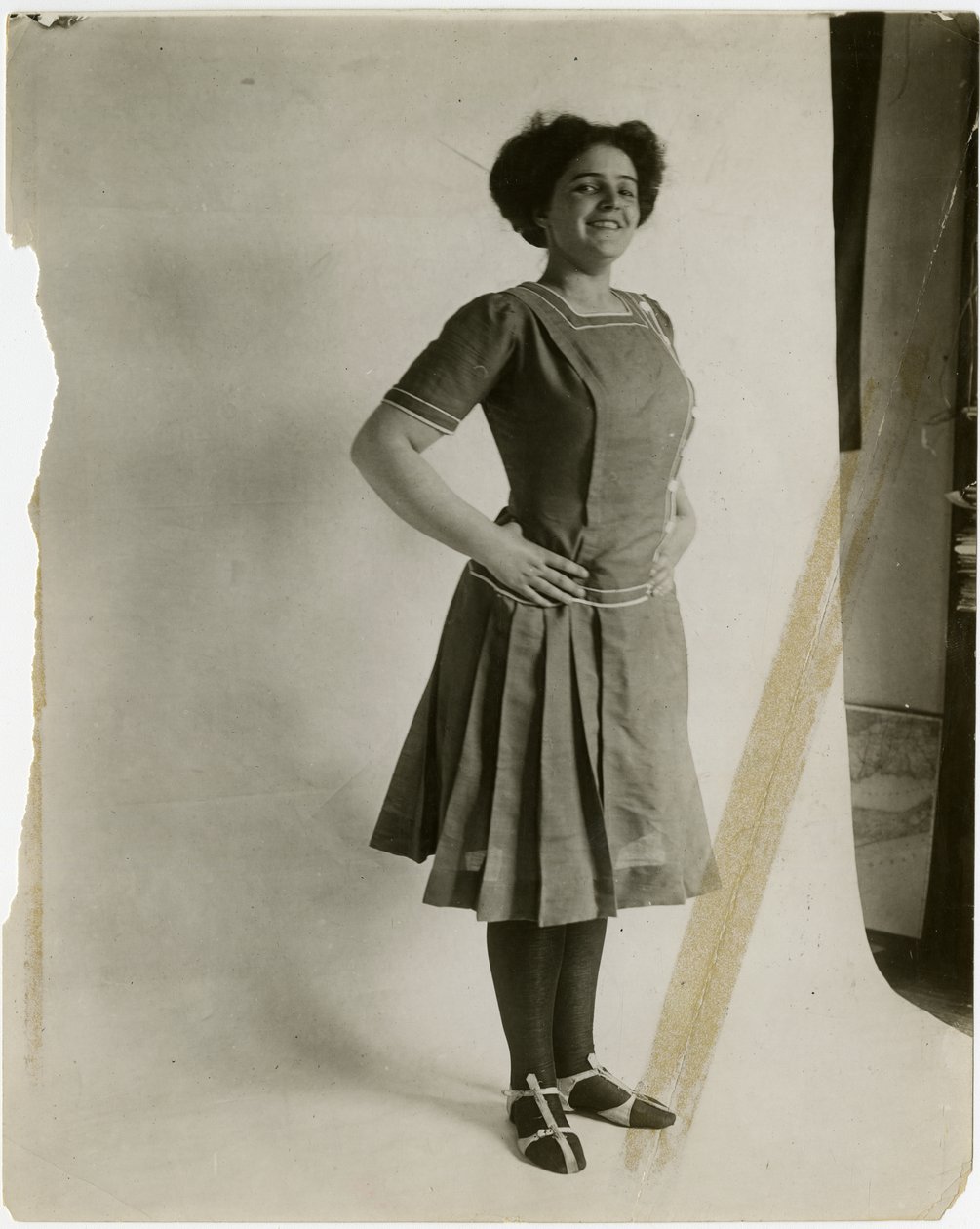 feszített karú modell, 1905-1911 körül alkotó: Jessie Tarbox Beals