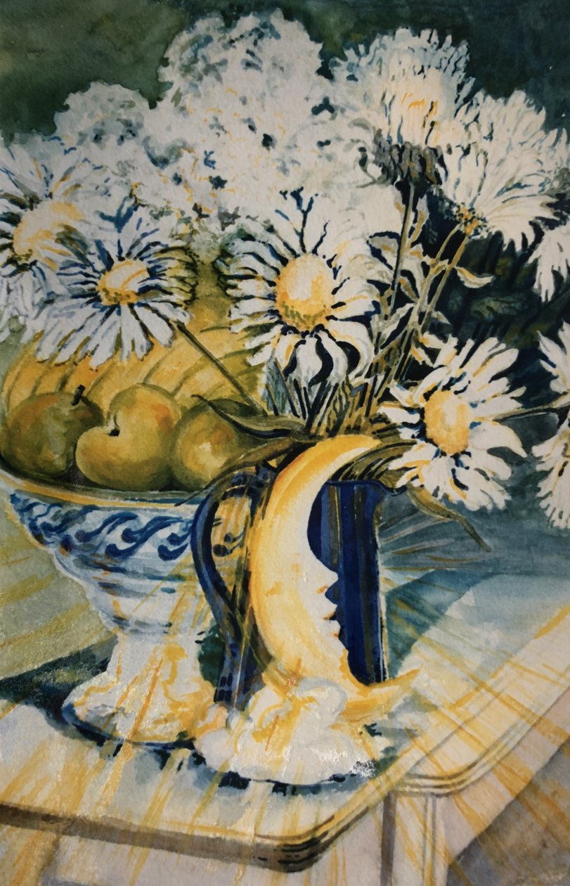 Marguerites kék kancsóban holdlámpával, (guache) alkotó: Joan Thewsey