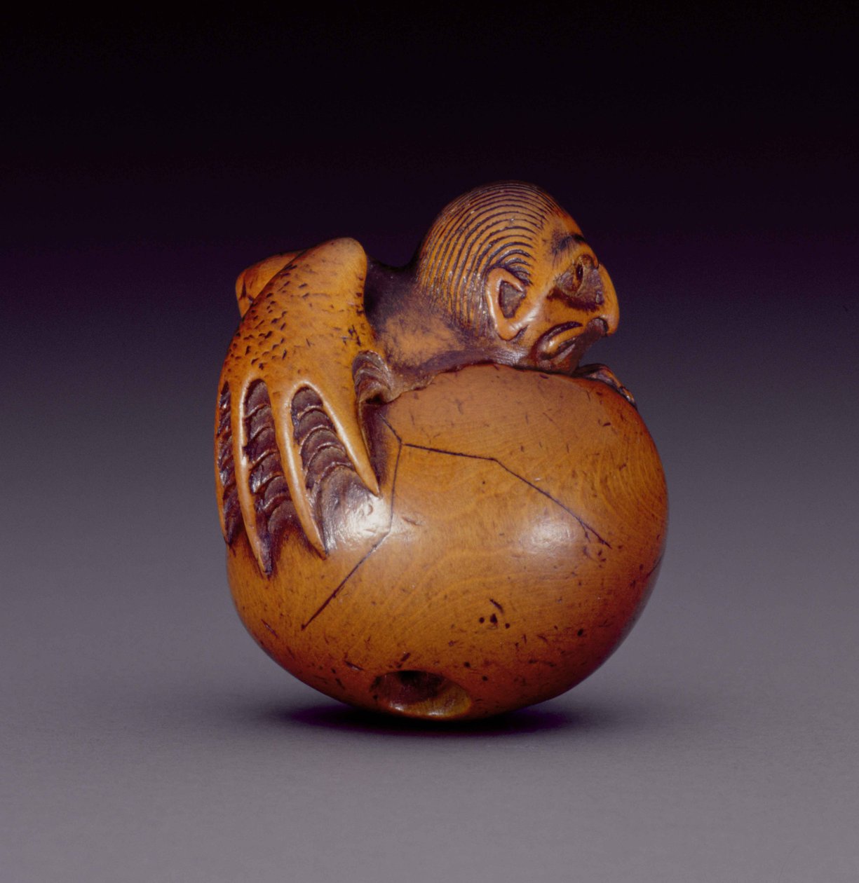 Netsuke egy napon c Chin g Tengu tojás, c. 1770-90 (Od) (Sae A Coarse 193830) alkotó: Jobun