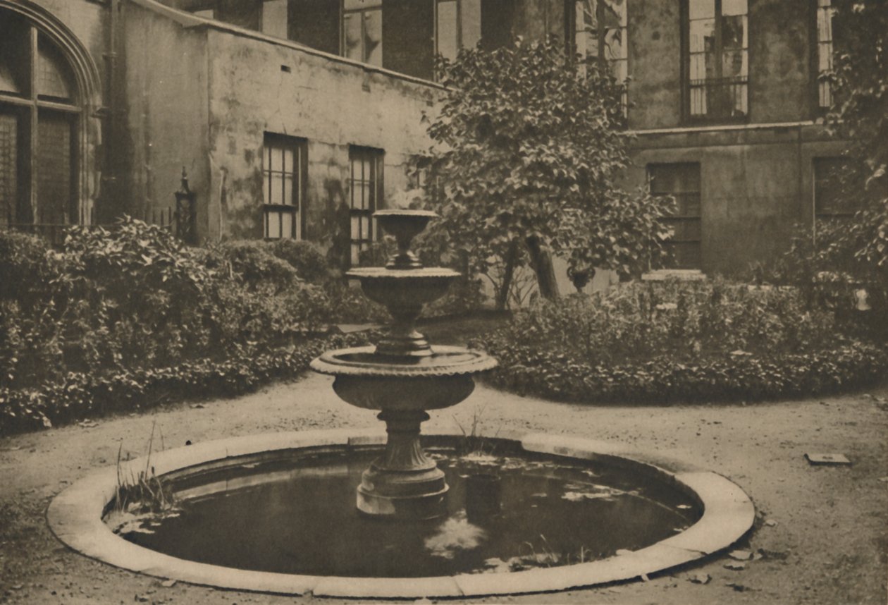 Ősi eperfa és szökőkút a Drapers Hall kertjében, 1935. alkotó: Joel