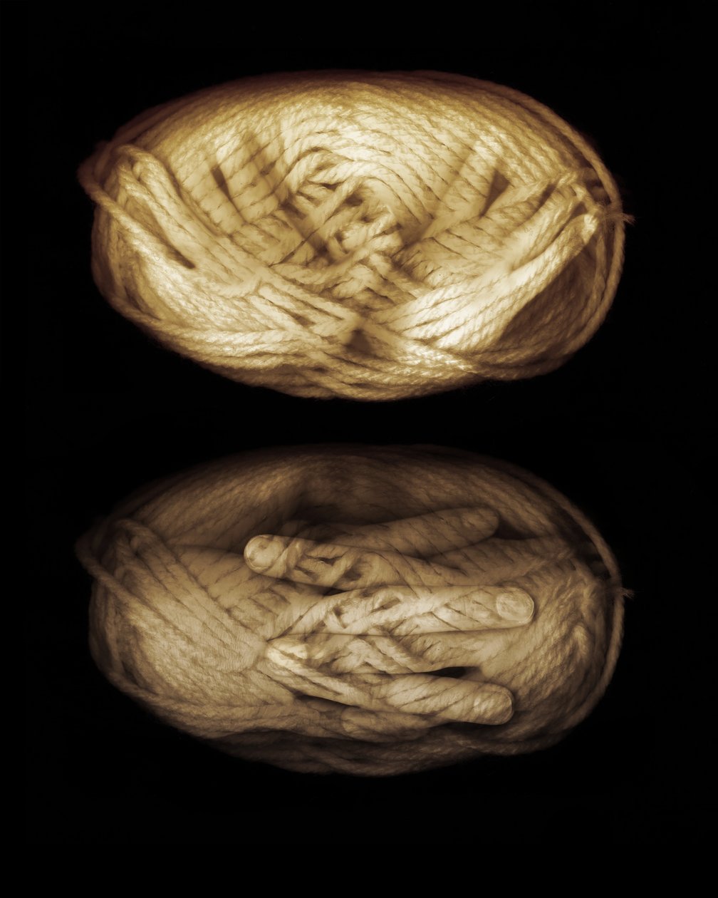 Fonal kezek, 2013 (fotómanipuláció) alkotó: Johan Lilja