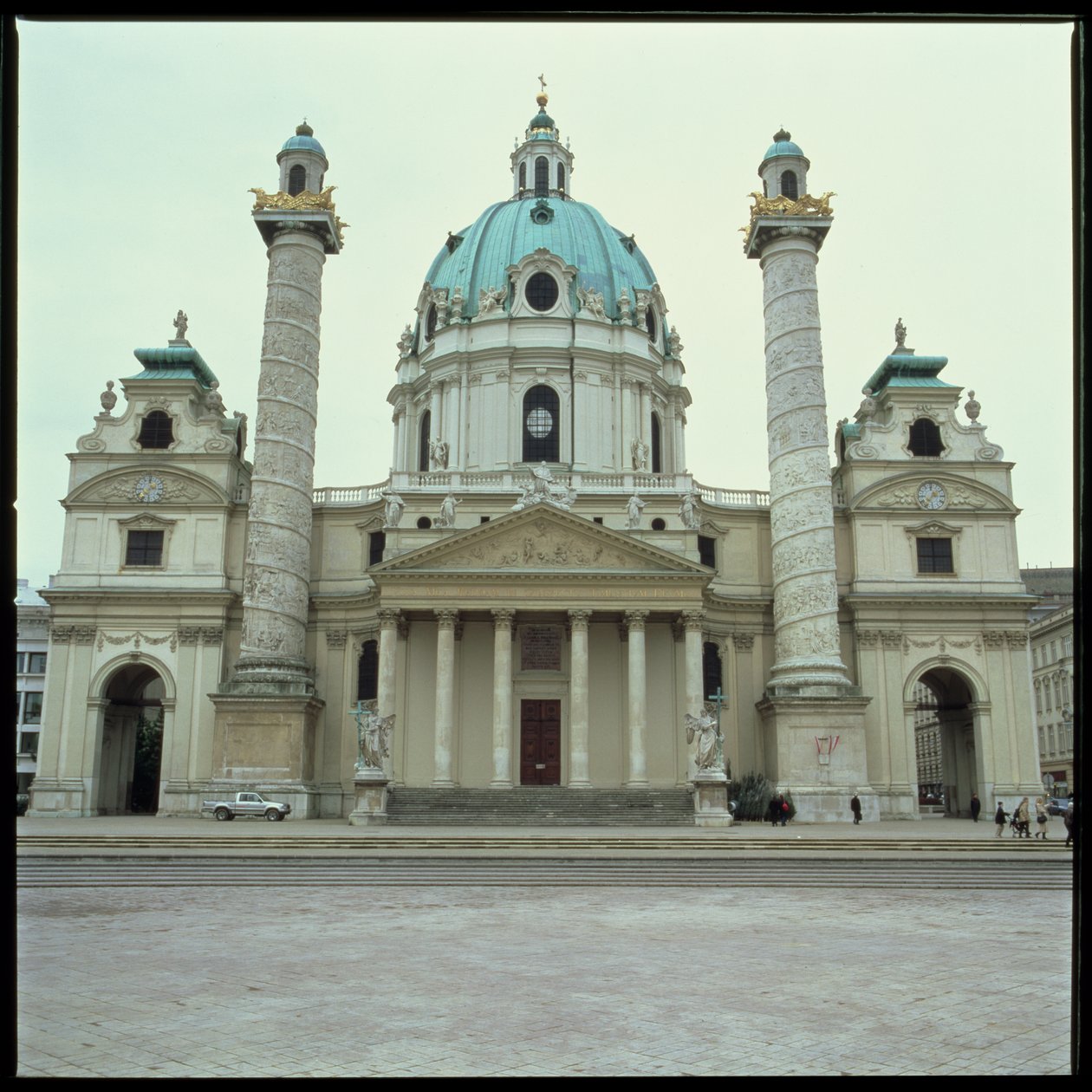 Karlskirche, 1714-37 között épült alkotó: Johann Bernhard Fischer von Erlach