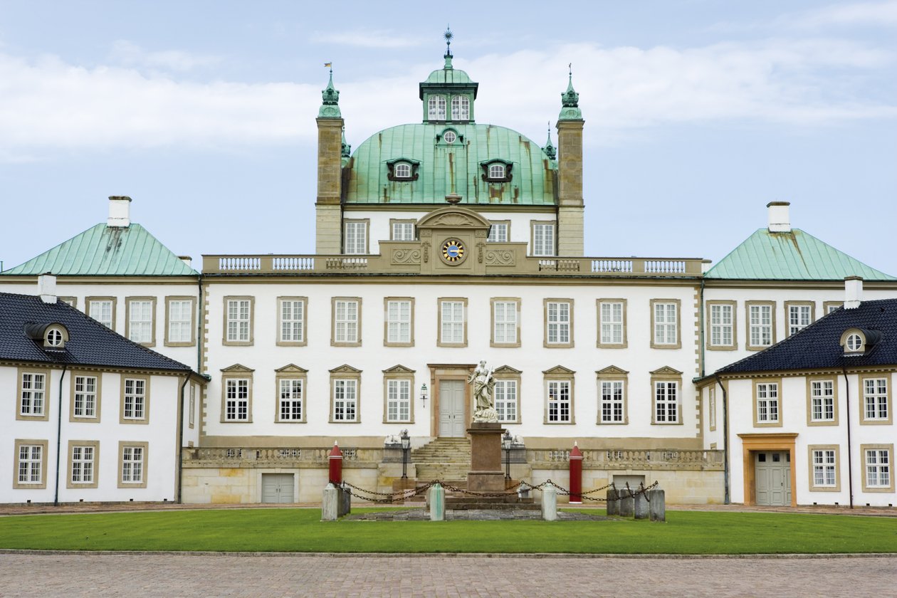 Fredensborg kastély, épült 1719-22-ben alkotó: Johann Corenlius Krieger