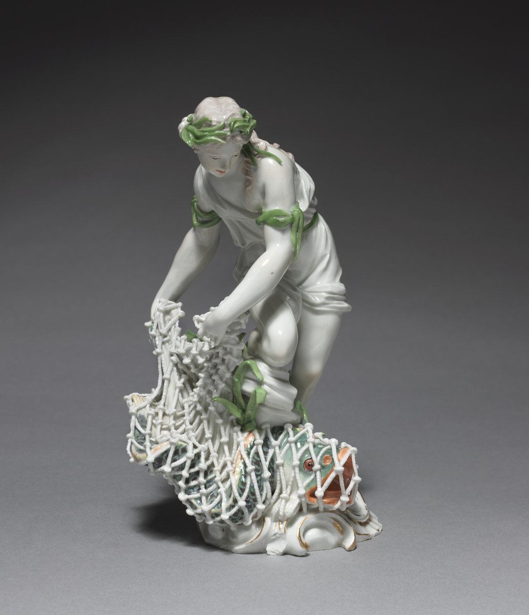 Fisherwoman, gyártó Ludwigsburg Porcelain Factory, Németország, 1765 körül (porcelán zománcozott és aranyozott díszítéssel) alkotó: Johann Christian Wilhelm Beyer