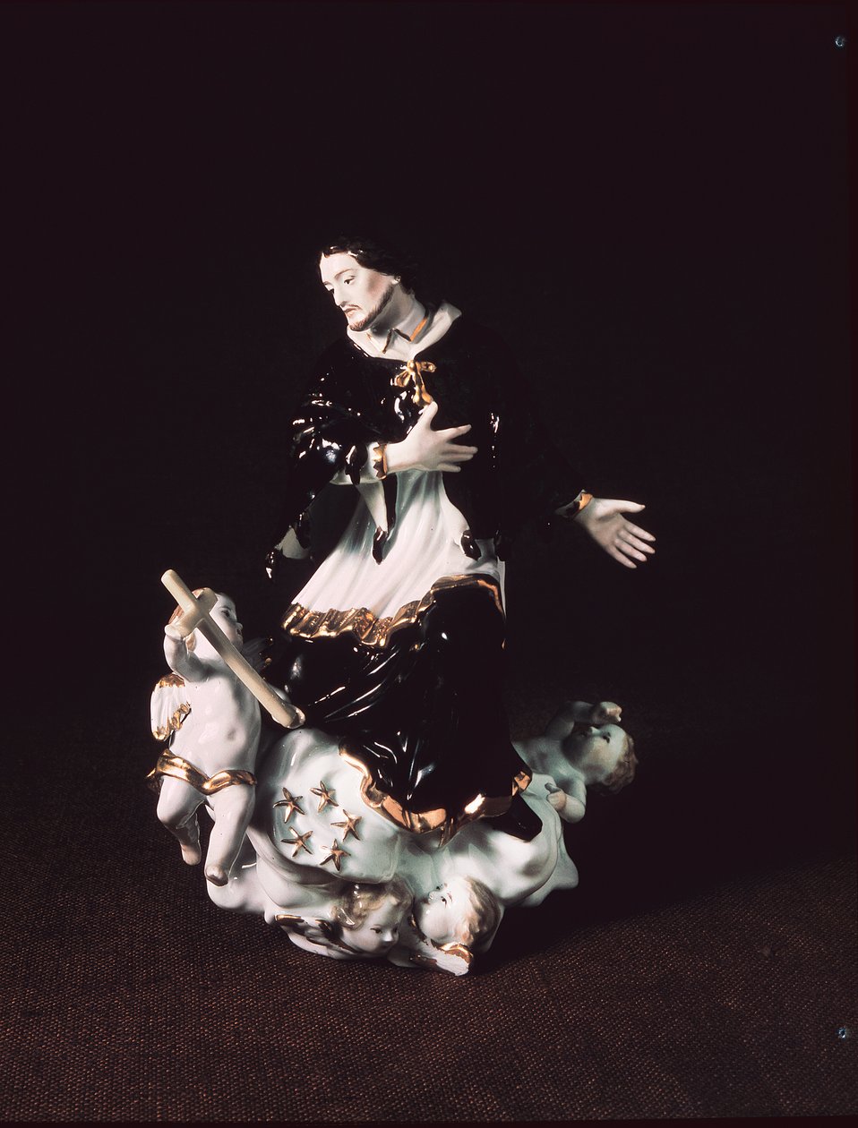 Meisseni Nepomuki Szent János figurája, barokk csoportból, 1731 körül (porcelán) alkotó: Johann Gottlob Kirchner