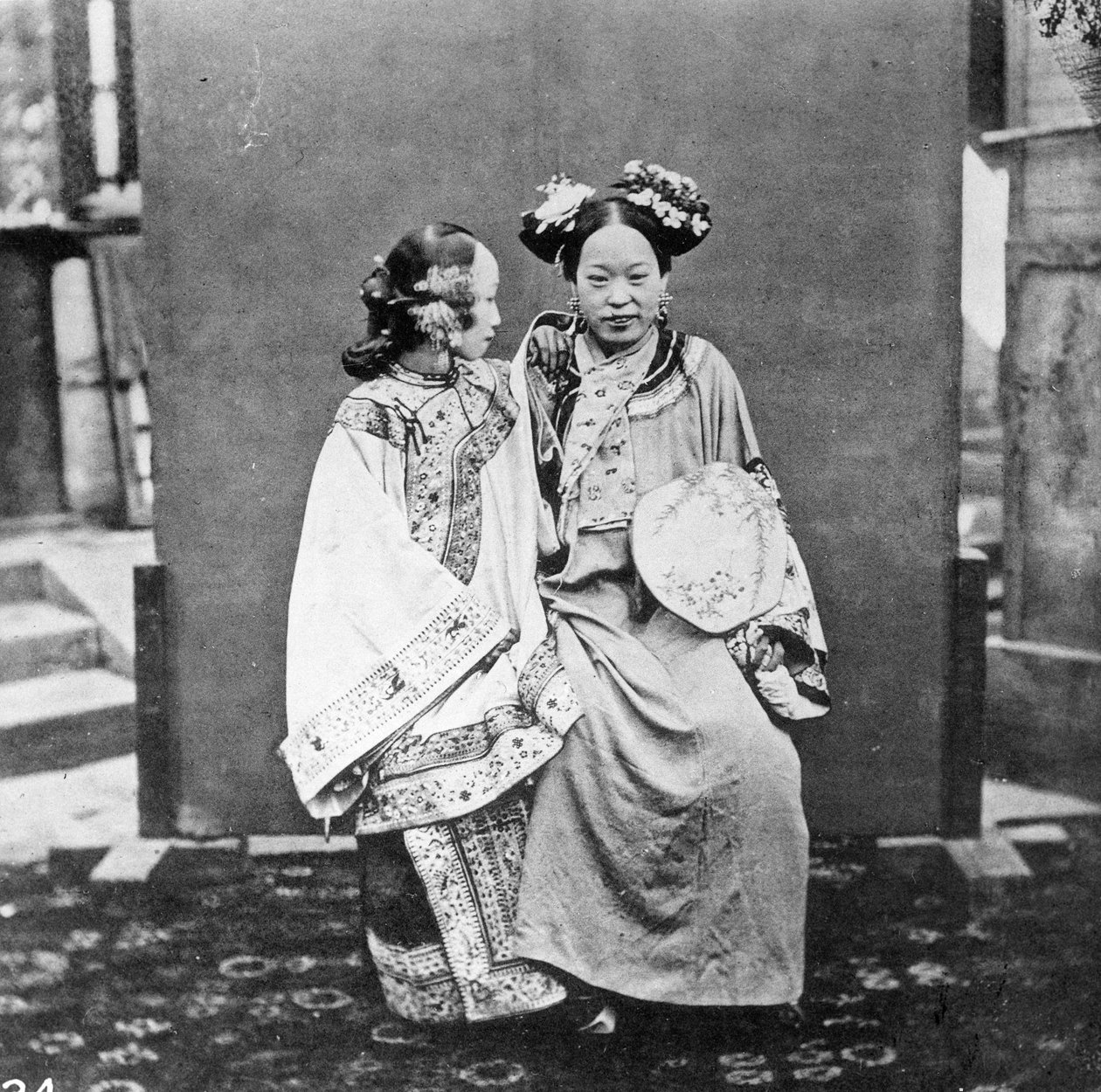 Mandzsu hölgyek, 1867-72 körül alkotó: John Thomson