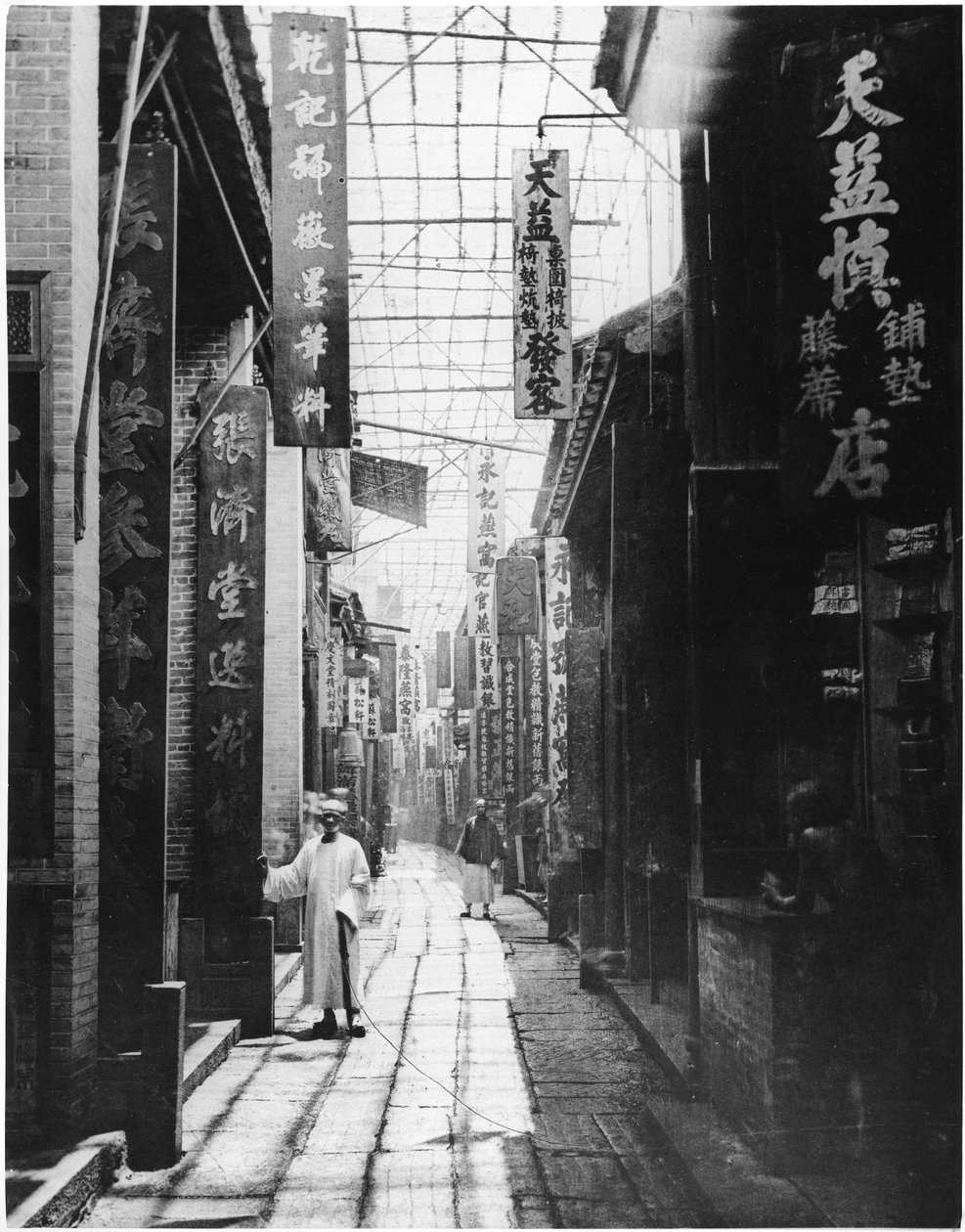 Physic Street, Canton, 1867-72 körül (fekete-fehér fénykép) alkotó: John Thomson