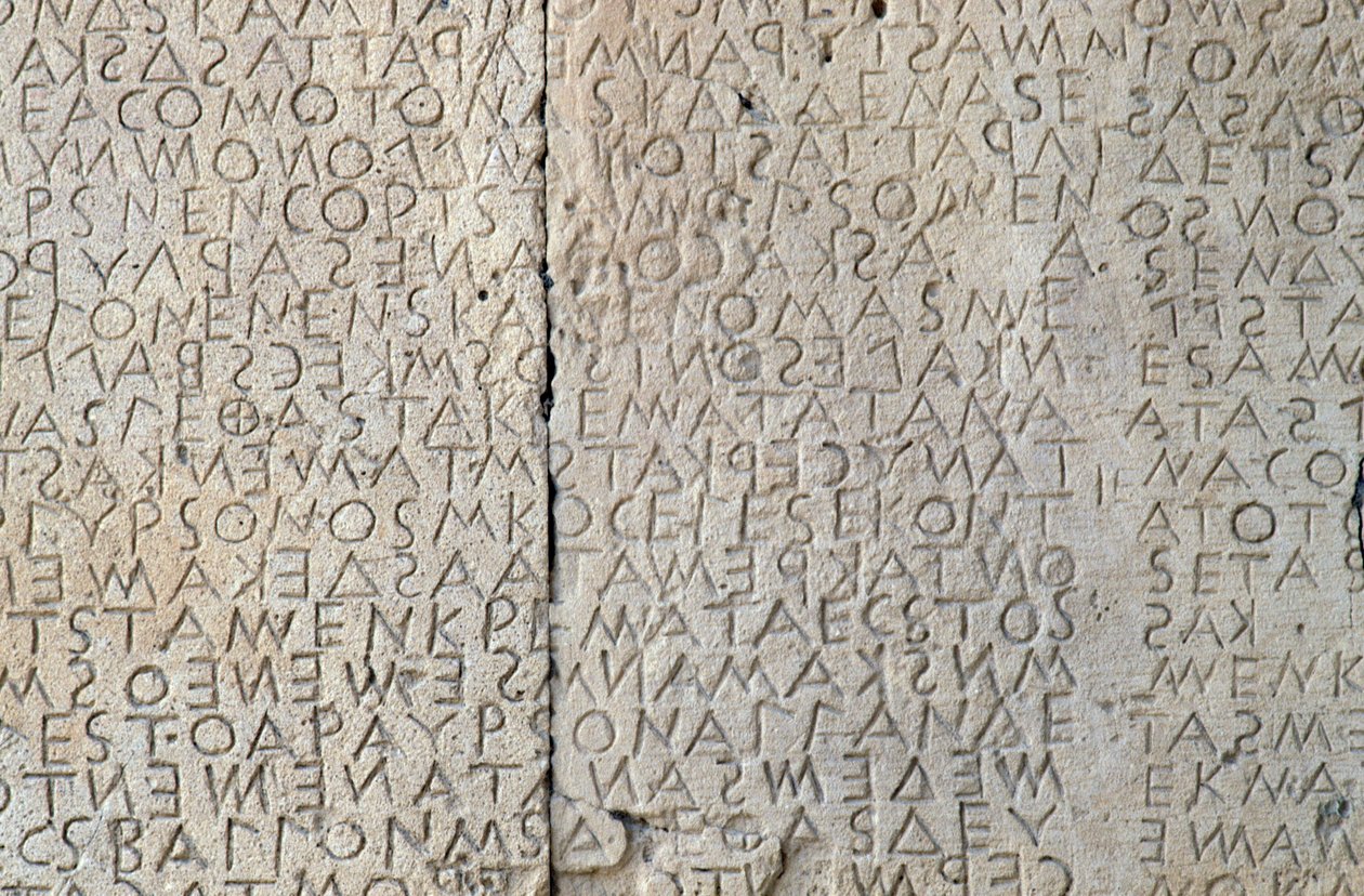 Gortyn törvénykönyve, Dór feliratok kőlapokon, Gortyn, Kréta, Görögország, Görög civilizáció, Kr.e. V. század, Részlet (fotó) alkotó: Walter Charles Mills