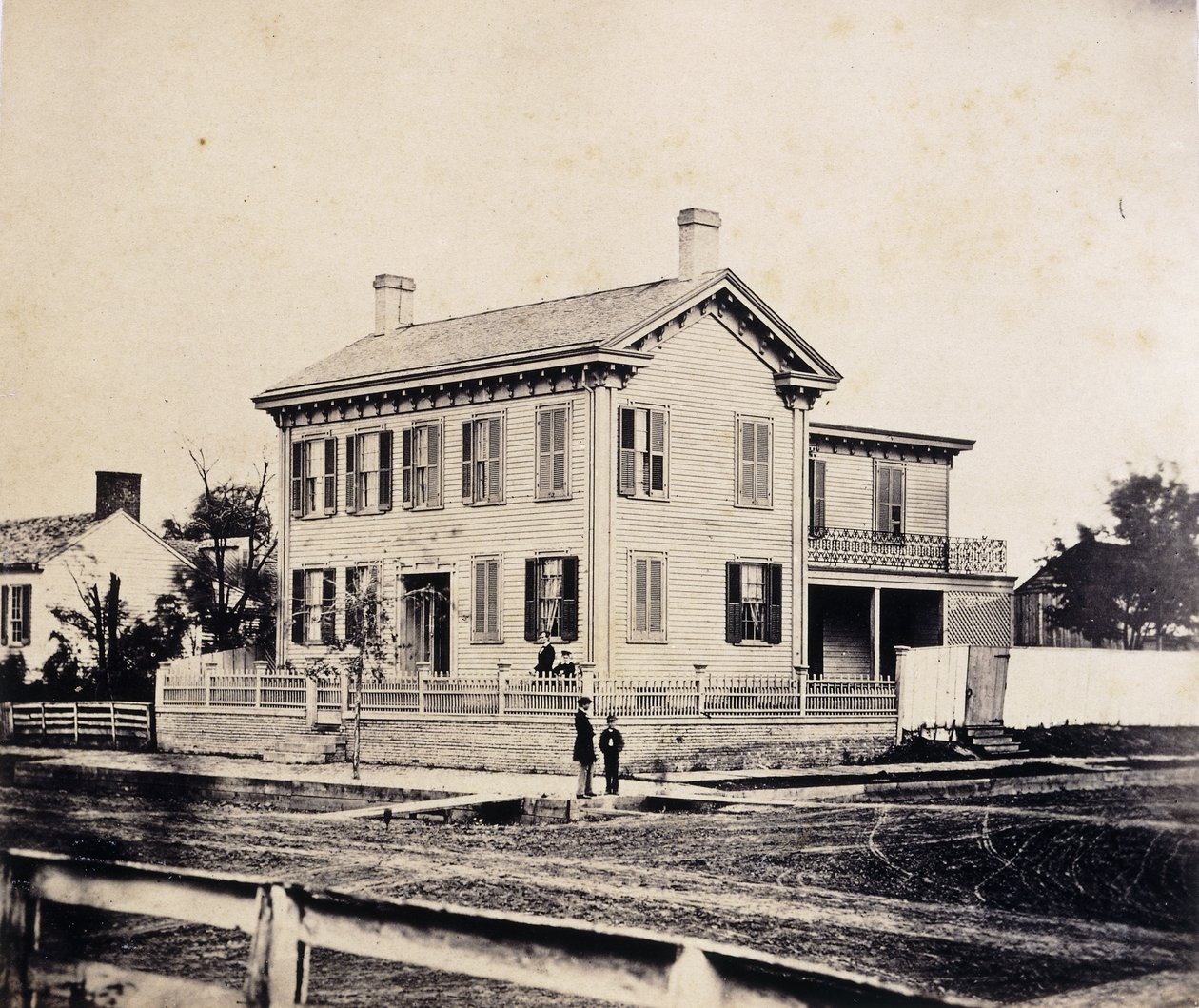 Abraham Lincoln Springfield, Massachusetts Home előtt pózol, 1860-1870 körül (albumnyomat) alkotó: John Adams Whipple