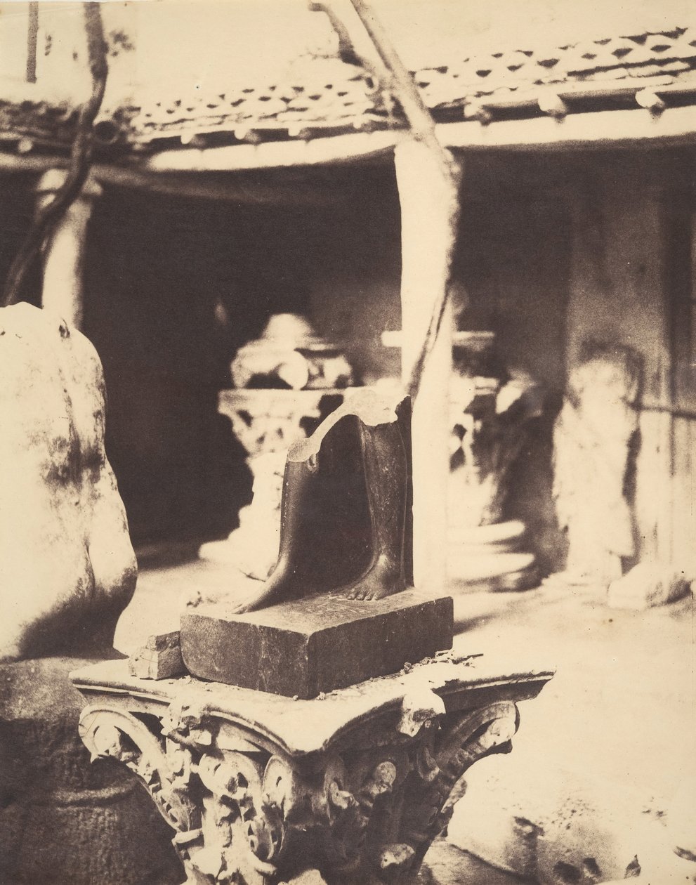 Egy egyiptomi szobor töredéke a Cherchell-i Múzeumban, Algériában, 1856. alkotó: John Beasley Greene