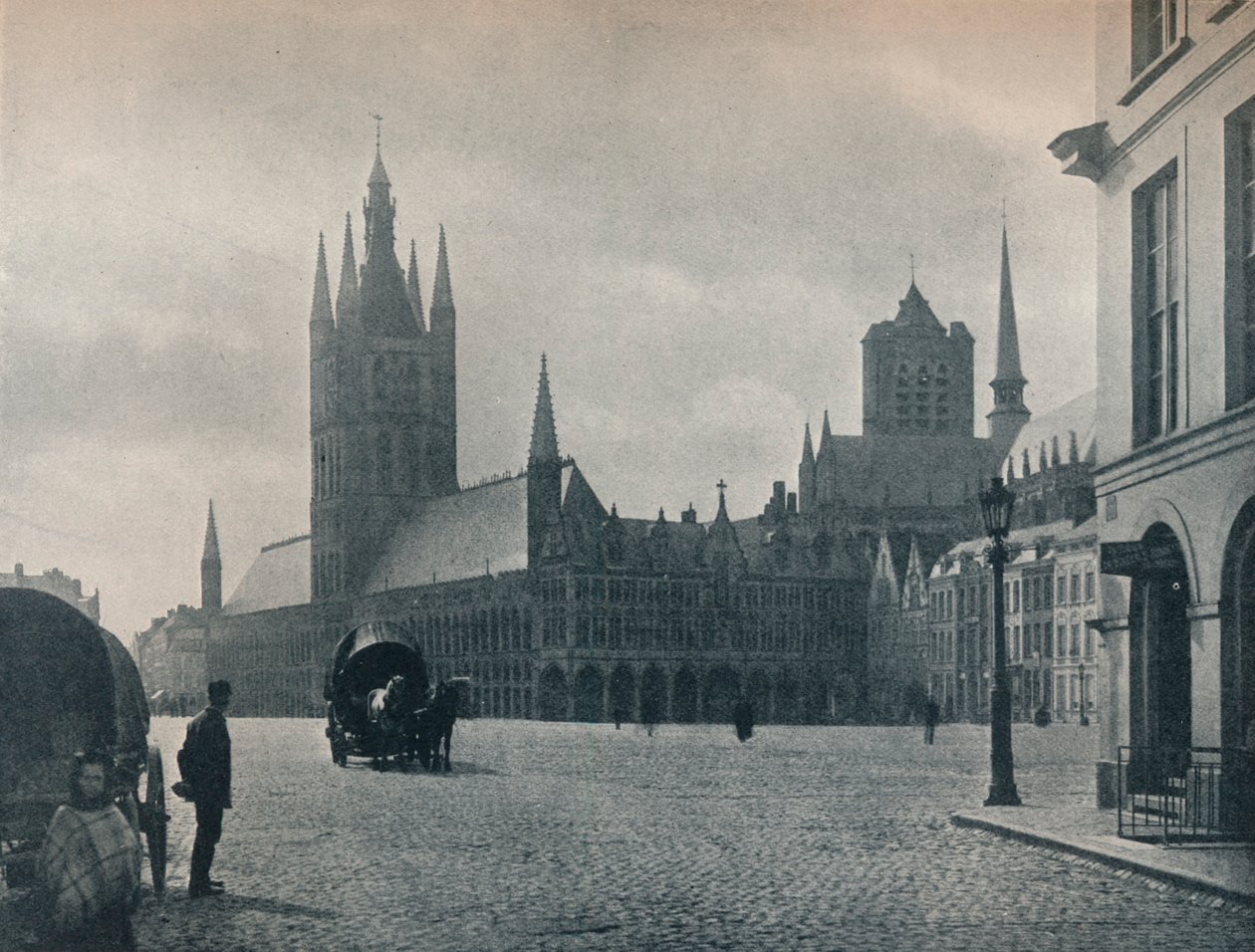 A városháza és a posztóház, Ypres, Belgium, c1900 1914-1915 alkotó: John Benjamin Stone