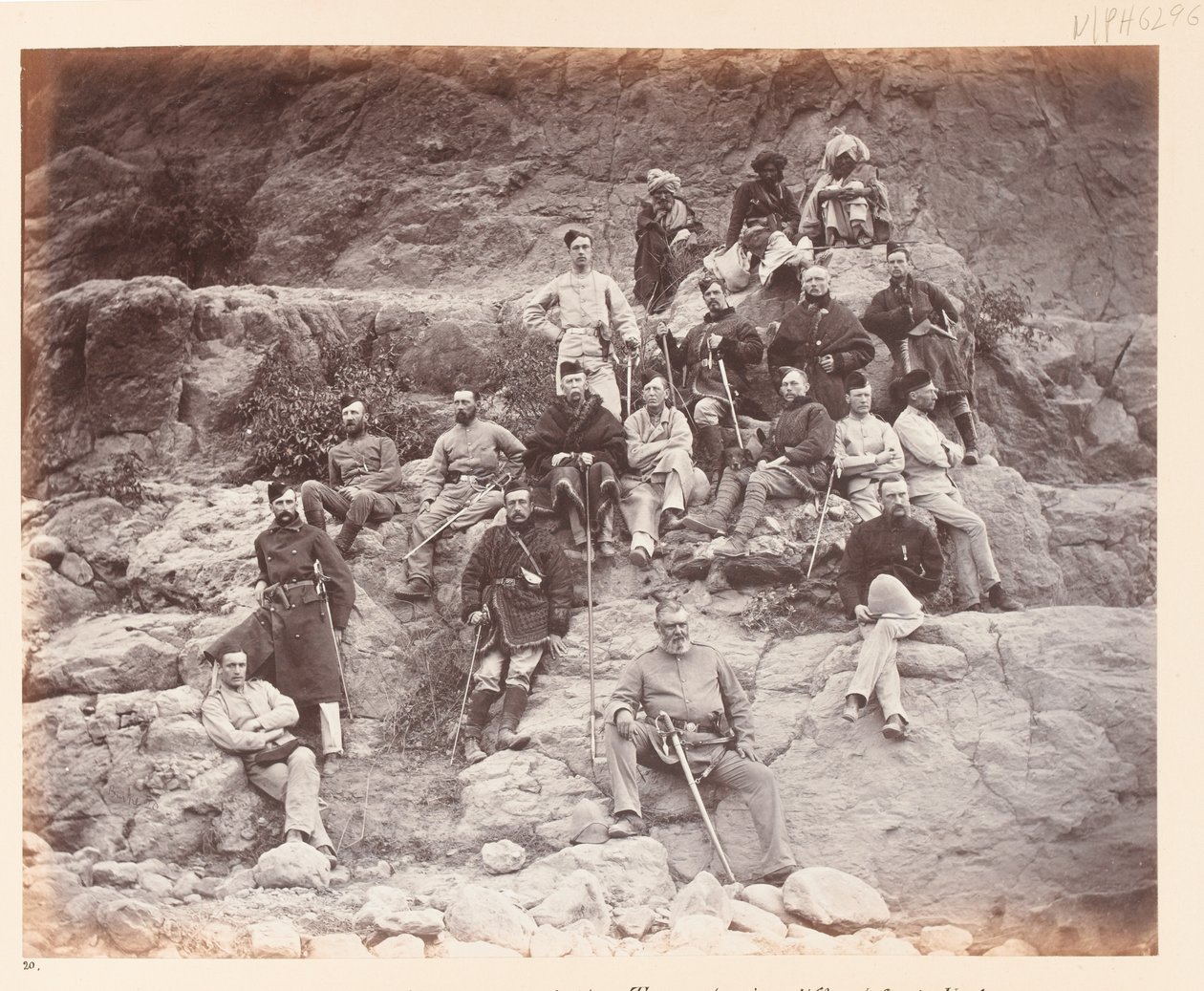 ?Az 51. ezred tisztjei Tarra szultánán, különböző szolgálati egyenruhákat mutatva?, 1878 alkotó: John Burke