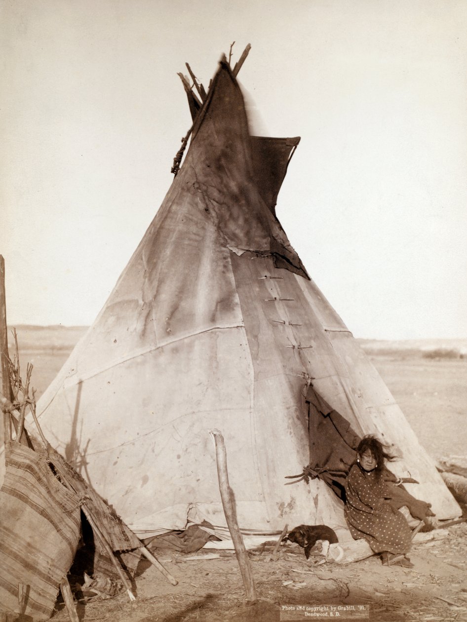 Oglala lány ül Tipi előtt alkotó: John C. H. Grabill