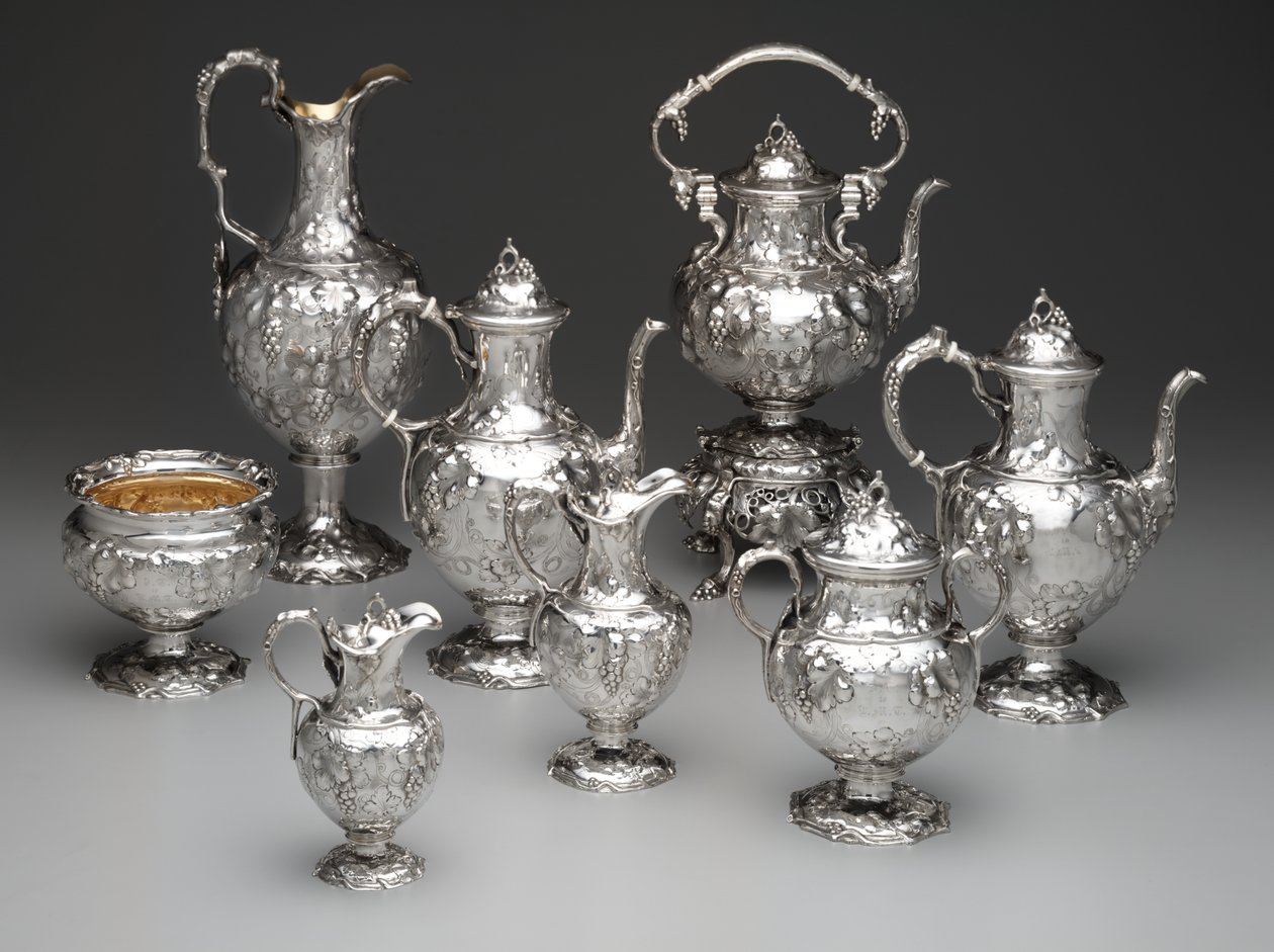 Vízforraló állványon, kávéskanna, csokoládékanna, csokis tál, cukortartó, tejeskancsó, tejszínes kancsó és kancsók, 1851 körül (ezüst és elefántcsont) alkotó: John Chandler Moore