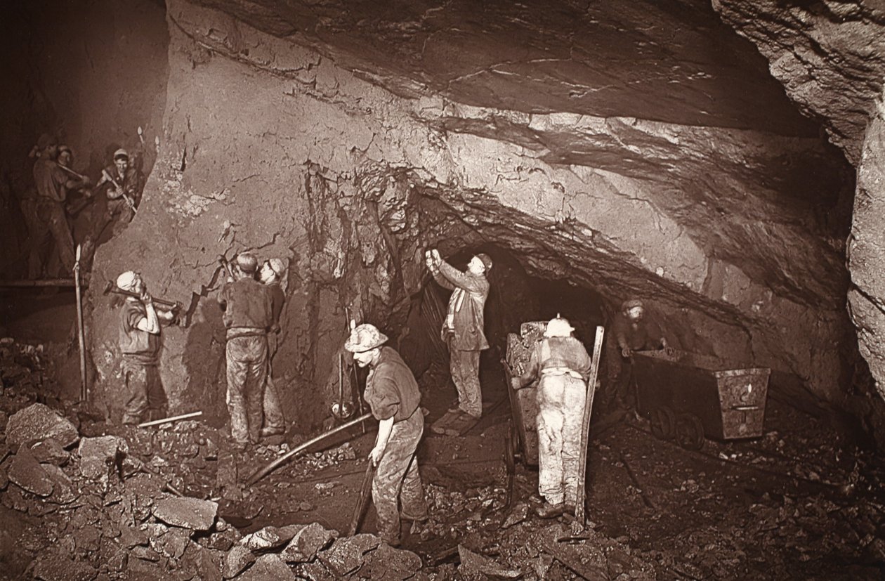 Megállunk a 70-es East Pool bányánál, illusztráció a Bányák és bányászok között, vagy a Flash-Light földalatti jelenetei, J.C. Burrows és William Thomas, pub. 1893 (szépia fotó) alkotó: John Charles Burrow