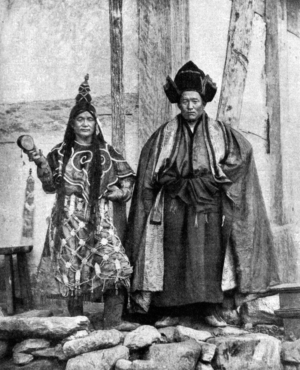 Sikkim lamist papjai köntösben, Talung kolostor, India, 1922. alkotó: John Claude White