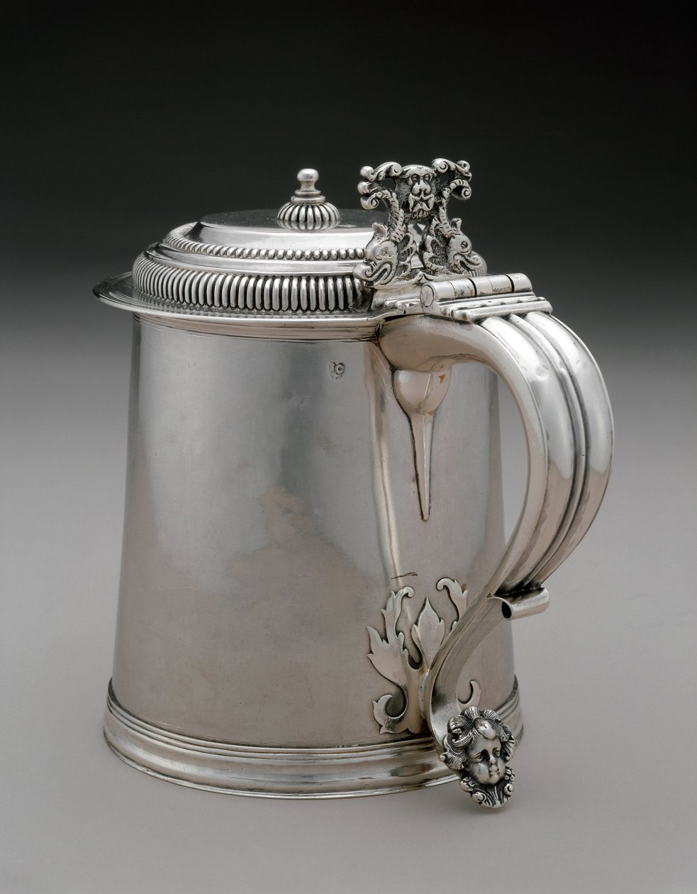 Tankard, 1695-1711 (ezüst) alkotó: John Coney