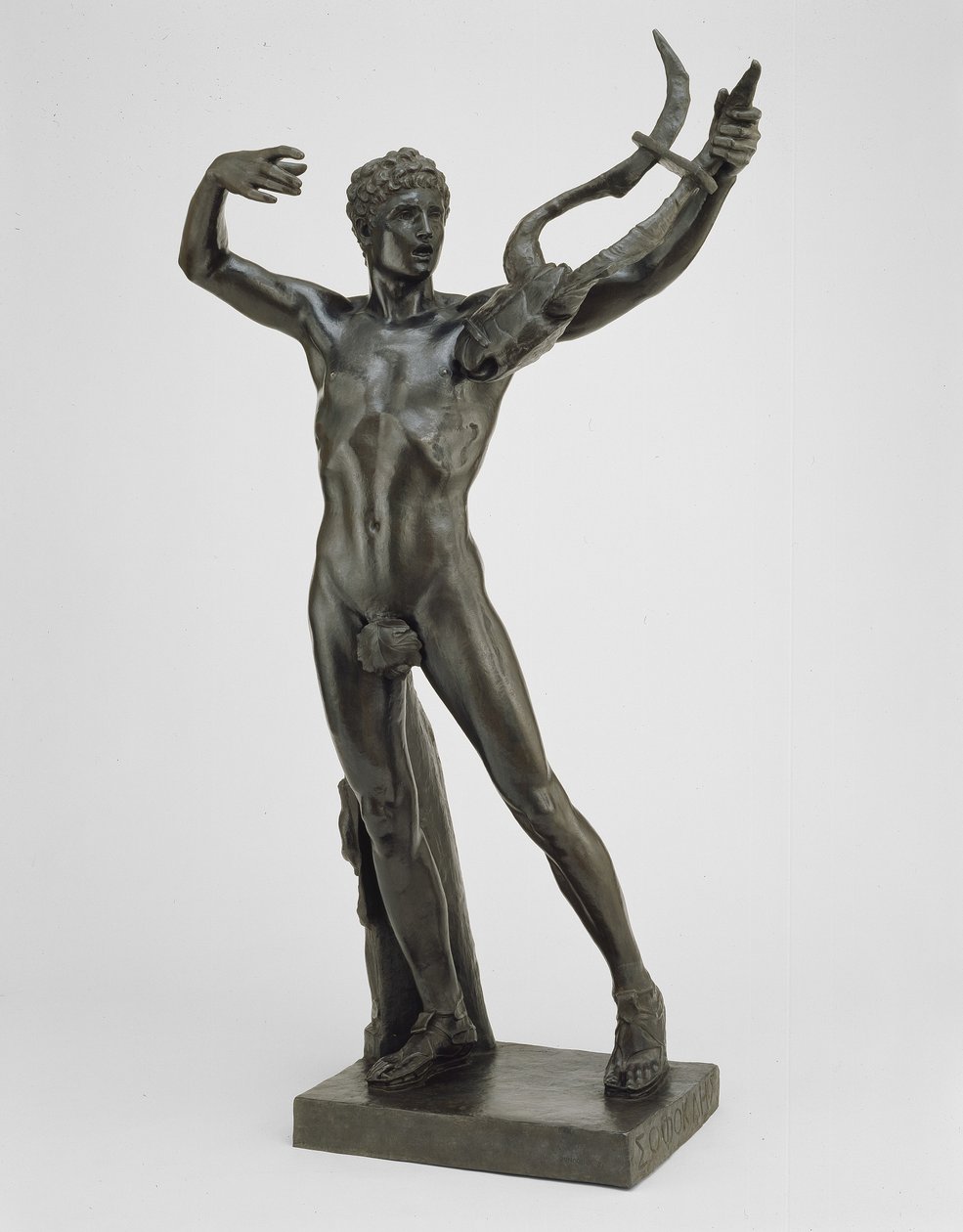 Fiatal Sophocles a szalámi csata utáni győzelem kórusának vezetője, 1885-ös minta, 1911-ben öntött (bronz zöld patinával) alkotó: John Donoghue