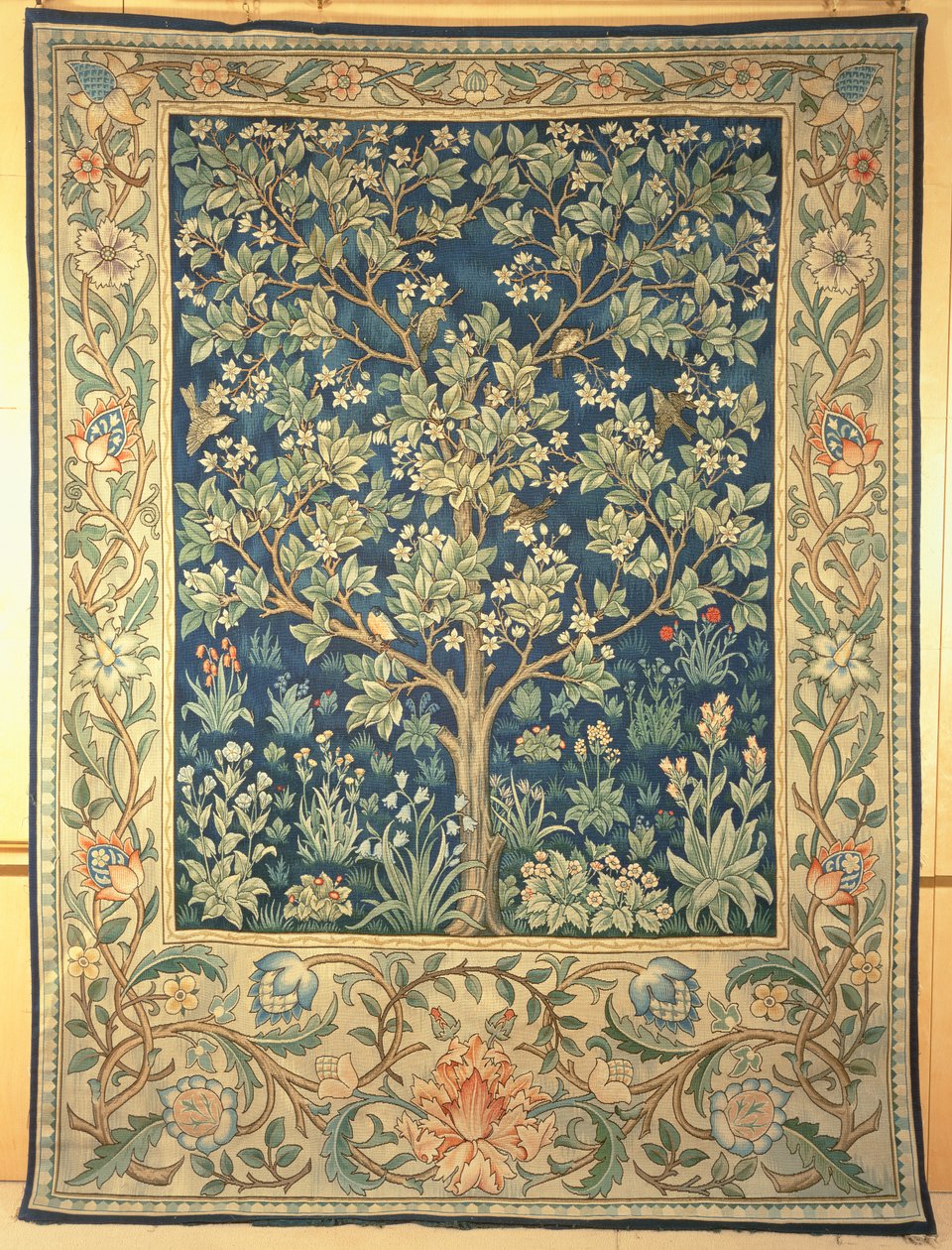 Tree Portiere kárpit, a William Morris & Co. számára, 1909 körül alkotó: John Henry Dearle