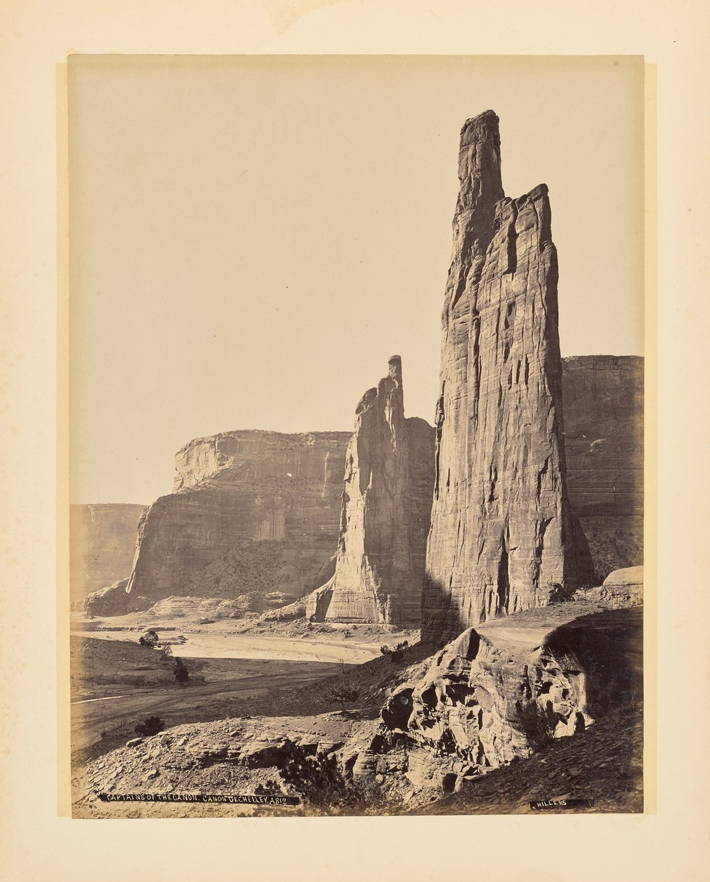 A kanyon főnökei, Canyon de Chelly, Arizona alkotó: John K. Hillers