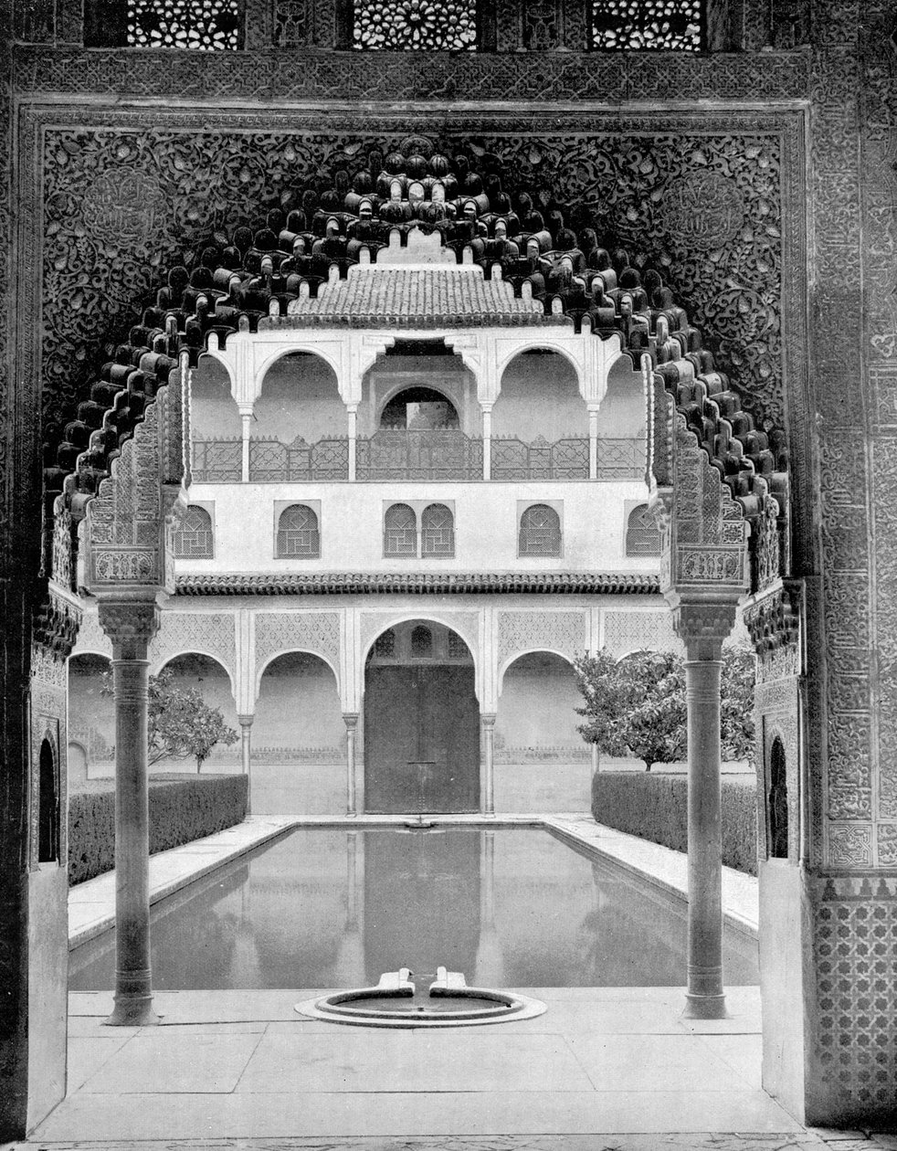 Myrtles udvara, Alhambra, Spanyolország, 1893. alkotó: John L. Stoddard