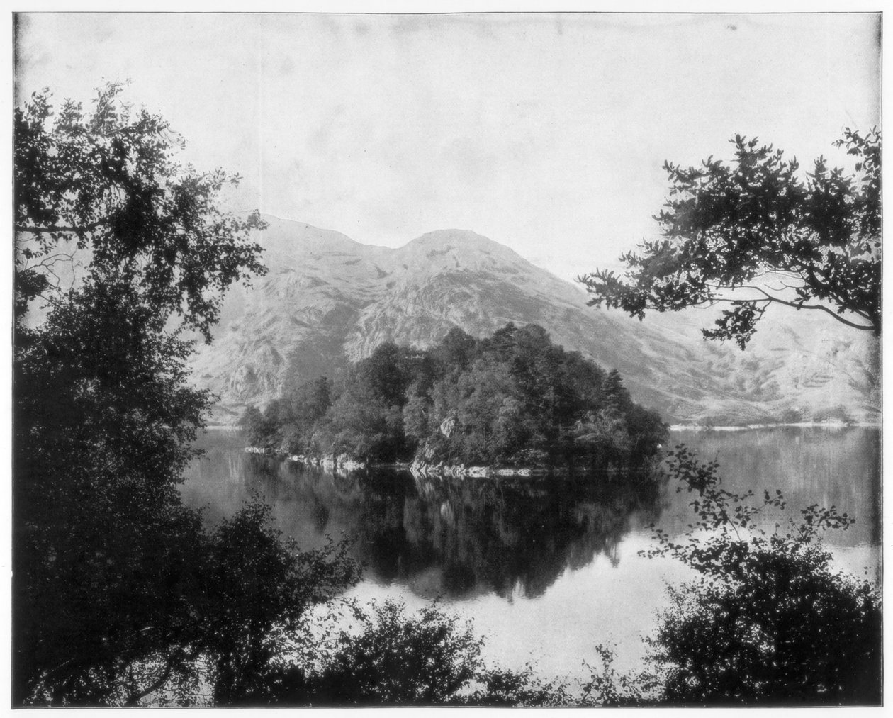 Ellens Isle, Loch Katrine, Skócia, 19. század vége alkotó: John L. Stoddard