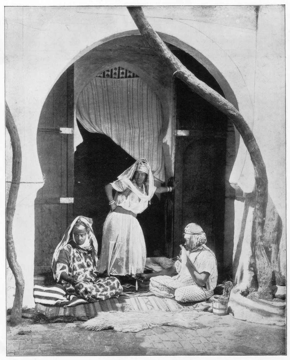 Nők csoportja, Algéria, Afrika, 19. század vége alkotó: John L. Stoddard