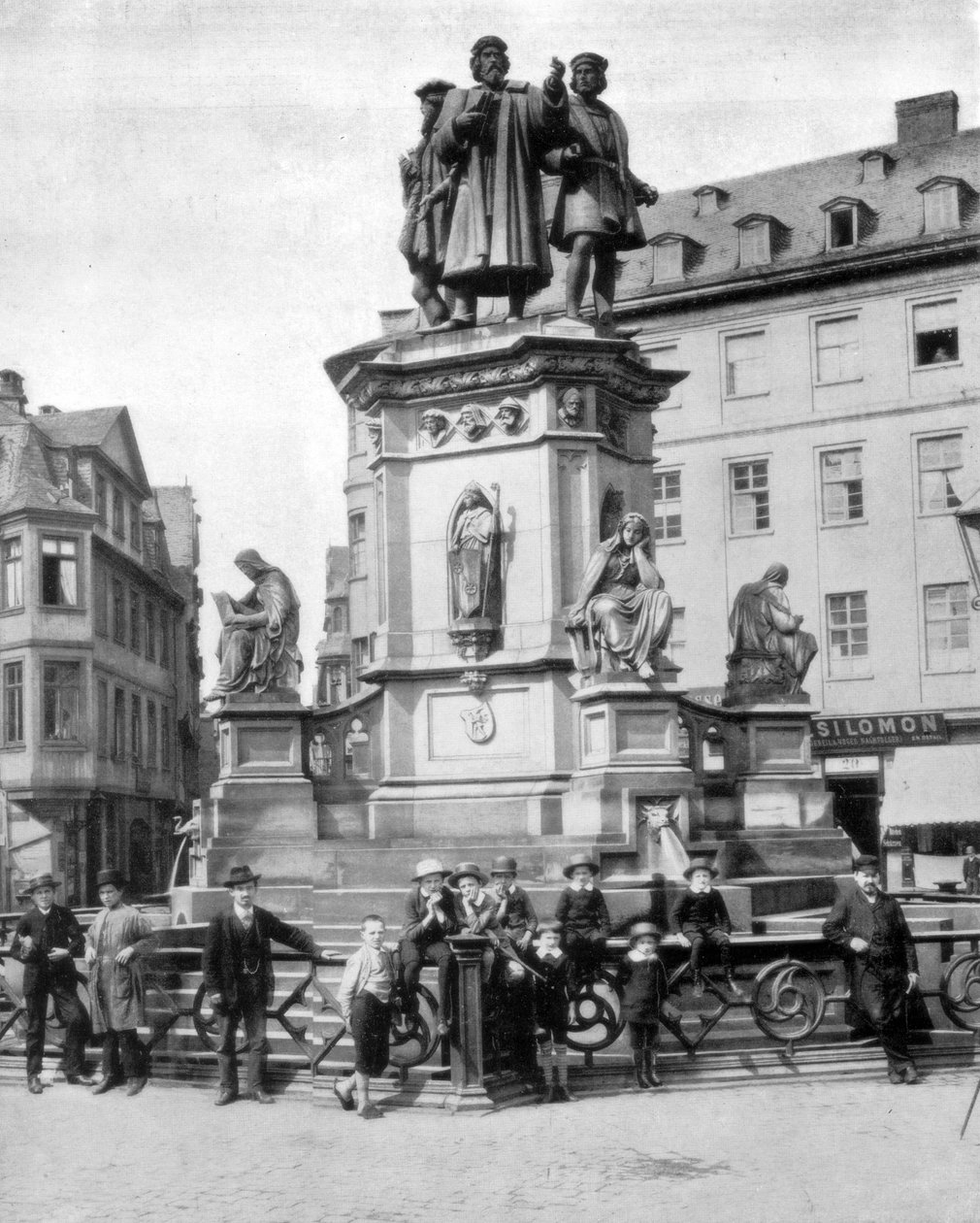 A Gutenberg-emlékmű, Frankfurt, Németország, 19. század vége alkotó: John L. Stoddard