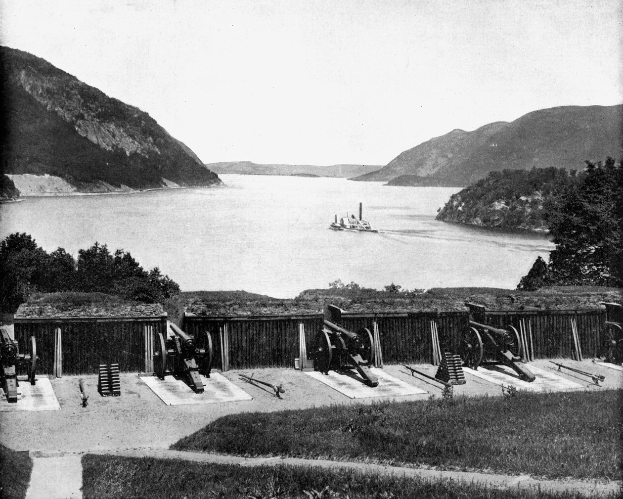 Fel a Hudson folyón West Pointból, New York államból, 1893. alkotó: John L. Stoddard