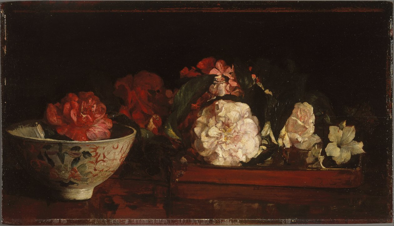 Virágok egy japán tálcán egy mahagóni asztalon alkotó: John La Farge