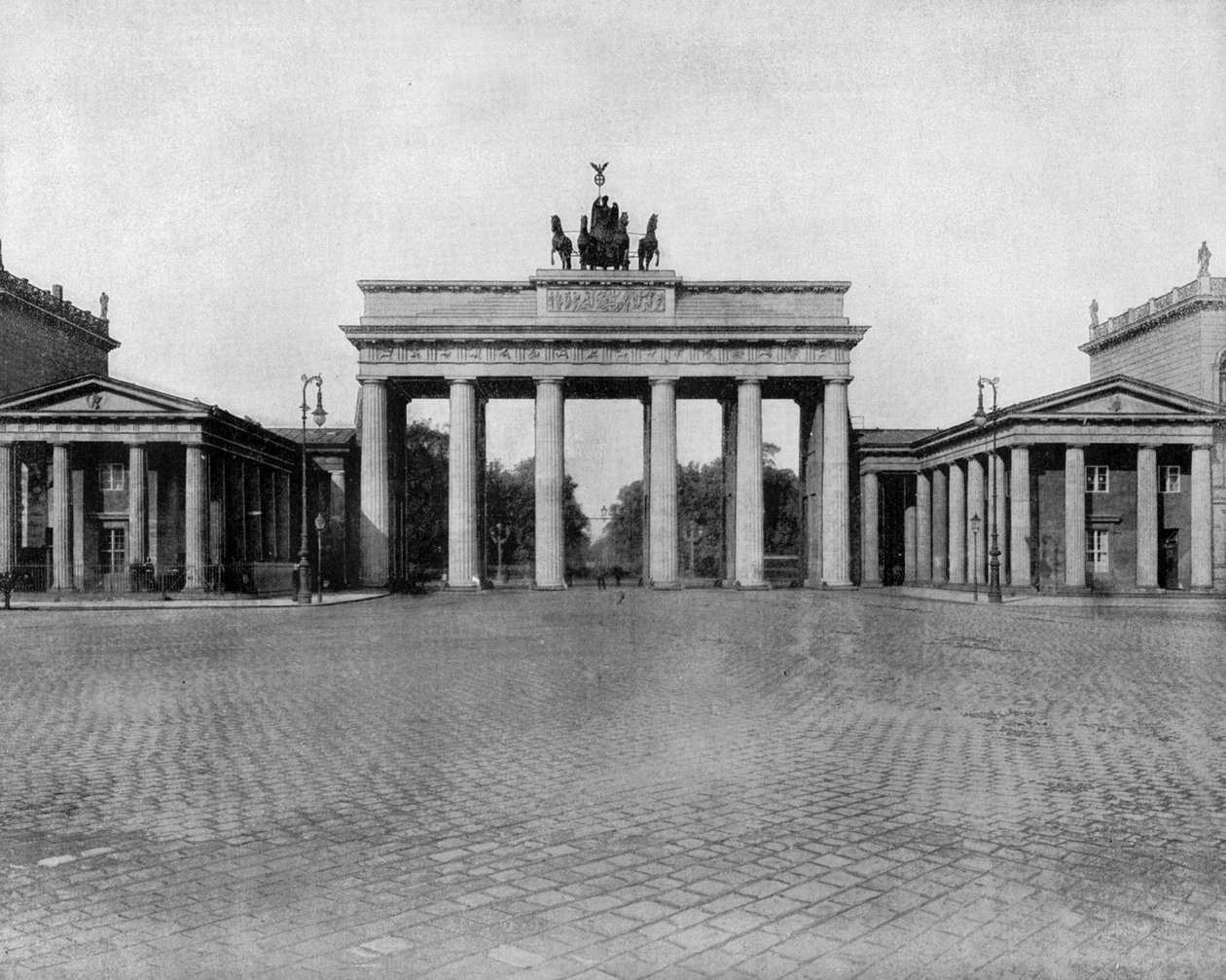 Brandenburgi kapu Berlinben Németországban (f/w fotó) alkotó: John Lawson Stoddard
